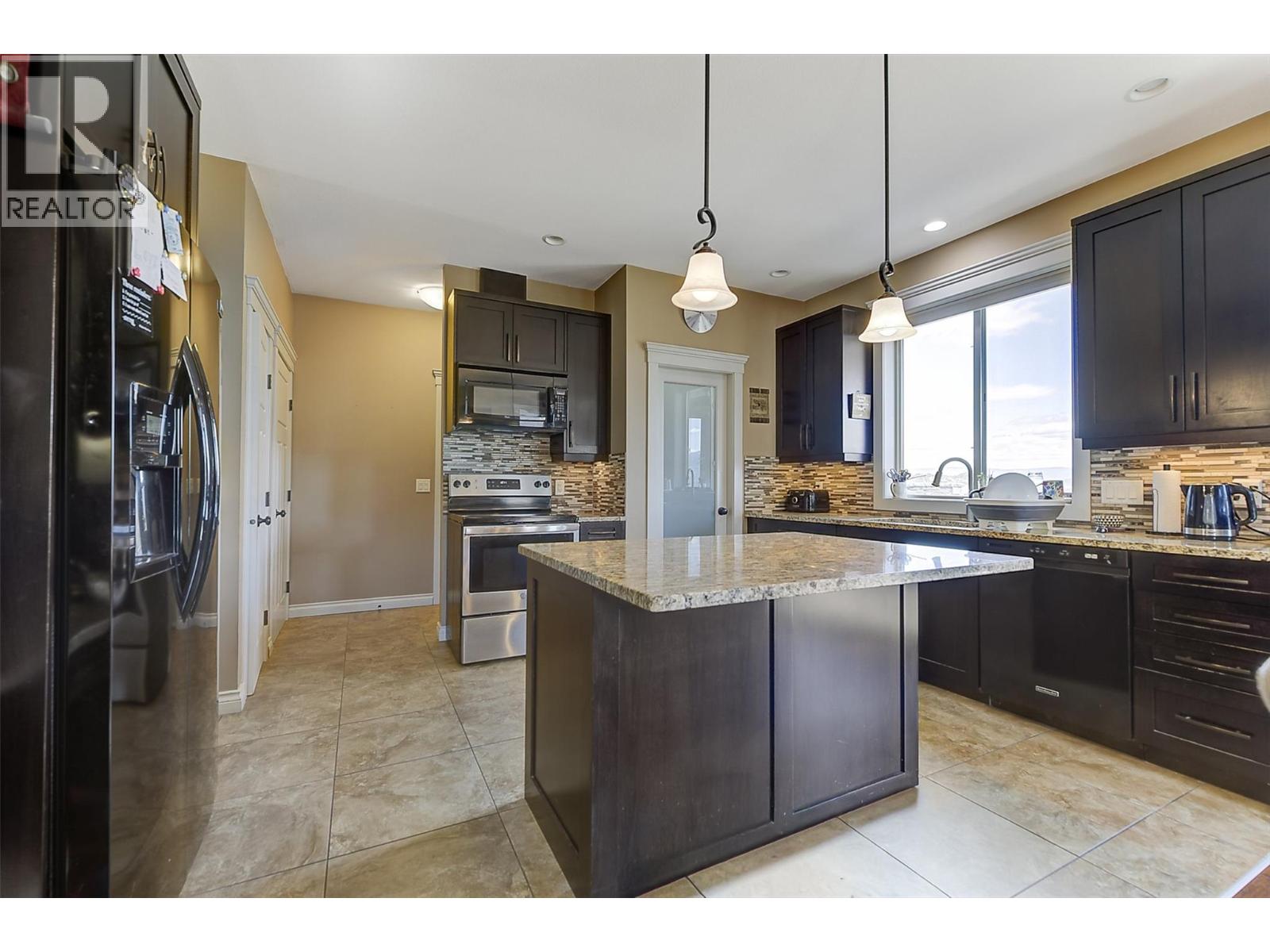2957 Ensign Lane, West Kelowna