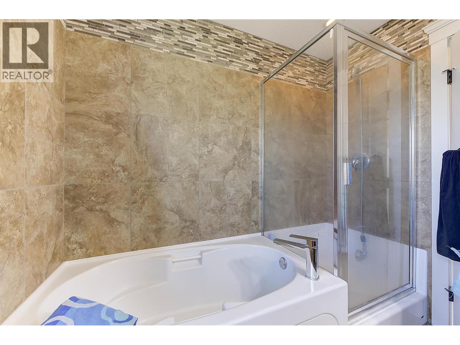 2957 Ensign Lane, West Kelowna