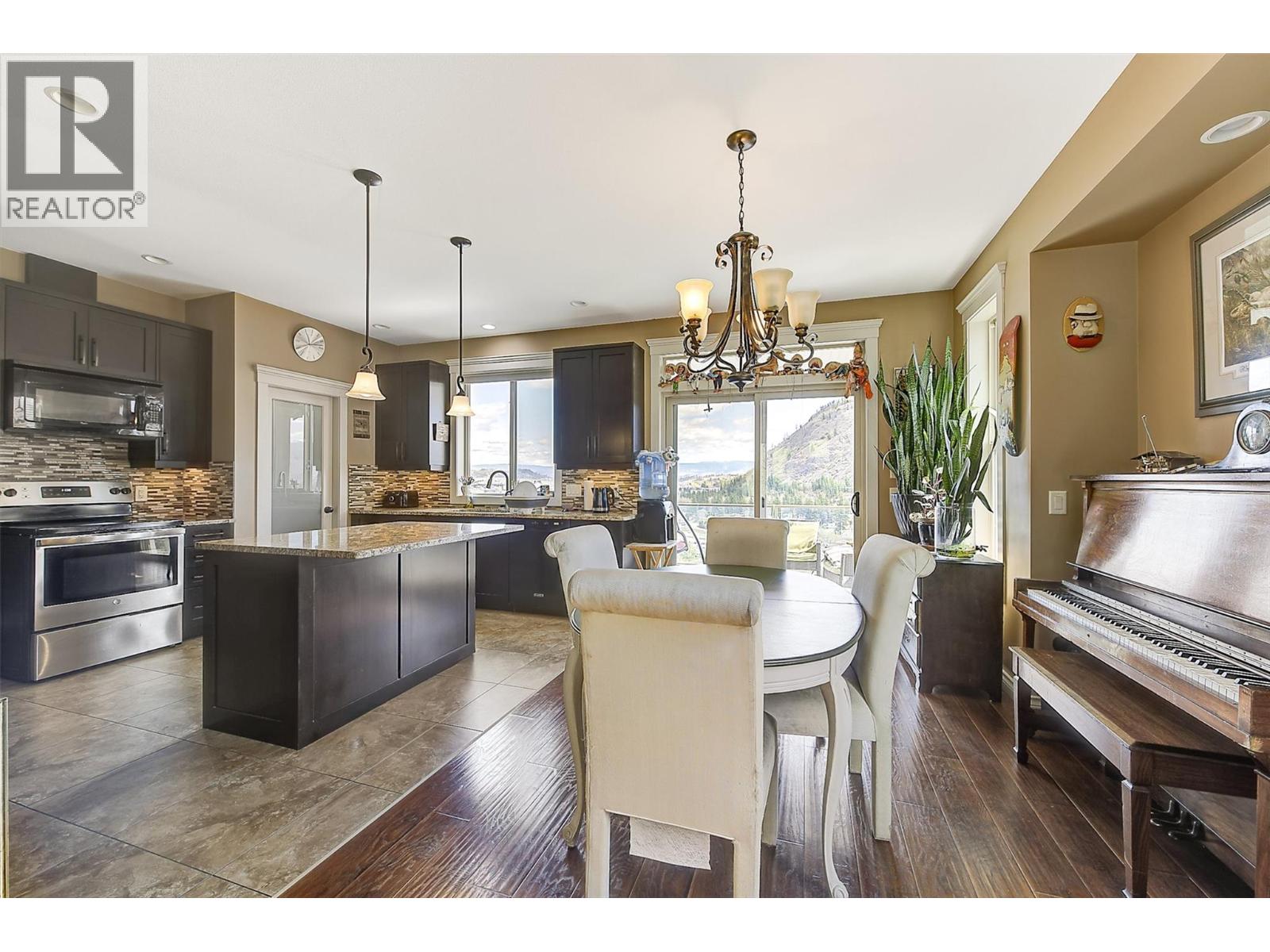 2957 Ensign Lane, West Kelowna
