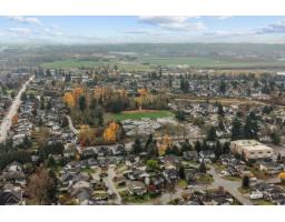 18922 62 Avenue, Surrey, BC V3S8A3 Photo 9