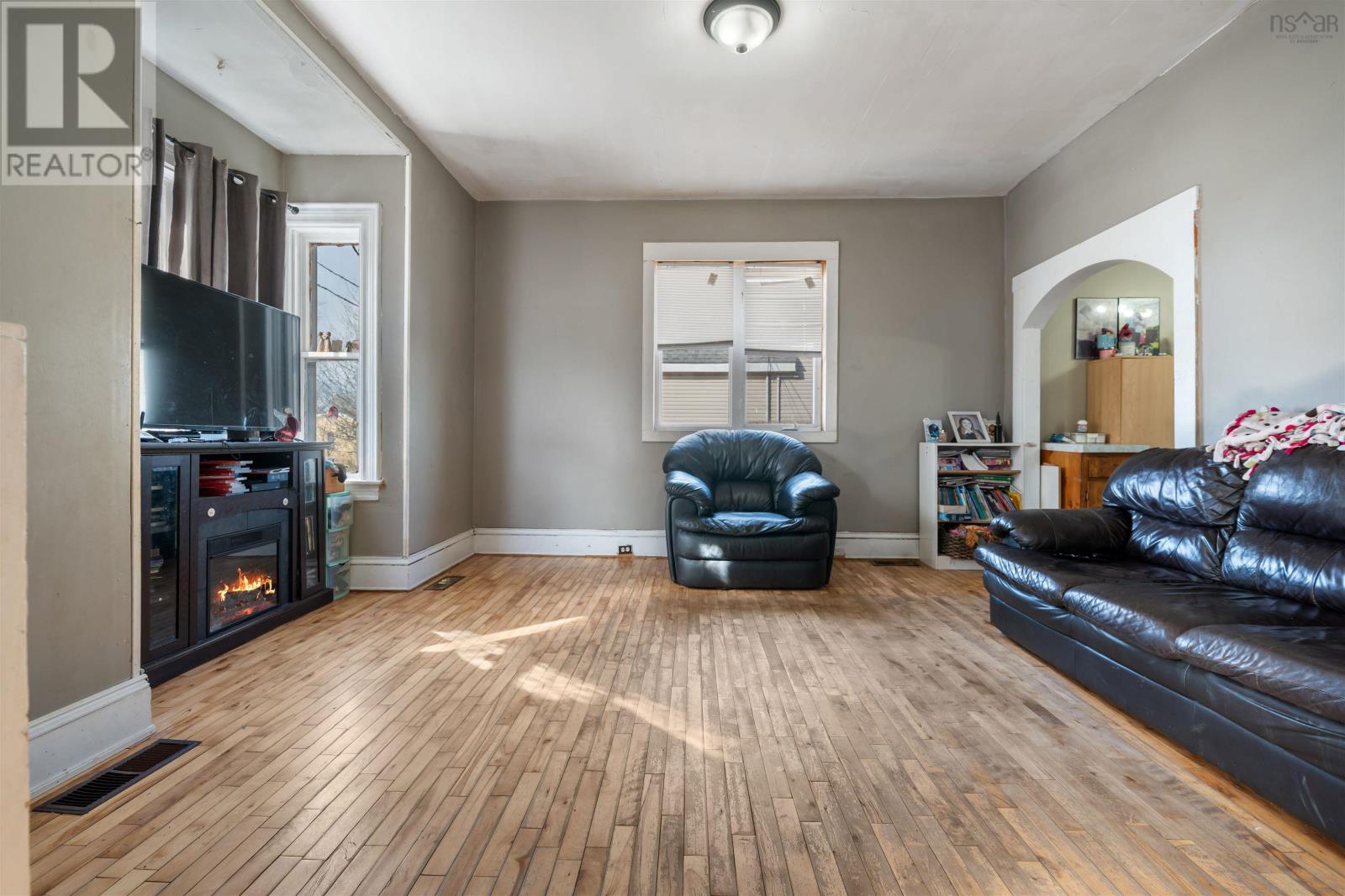 Property 11 of 32 of 10 East Pleasant Street