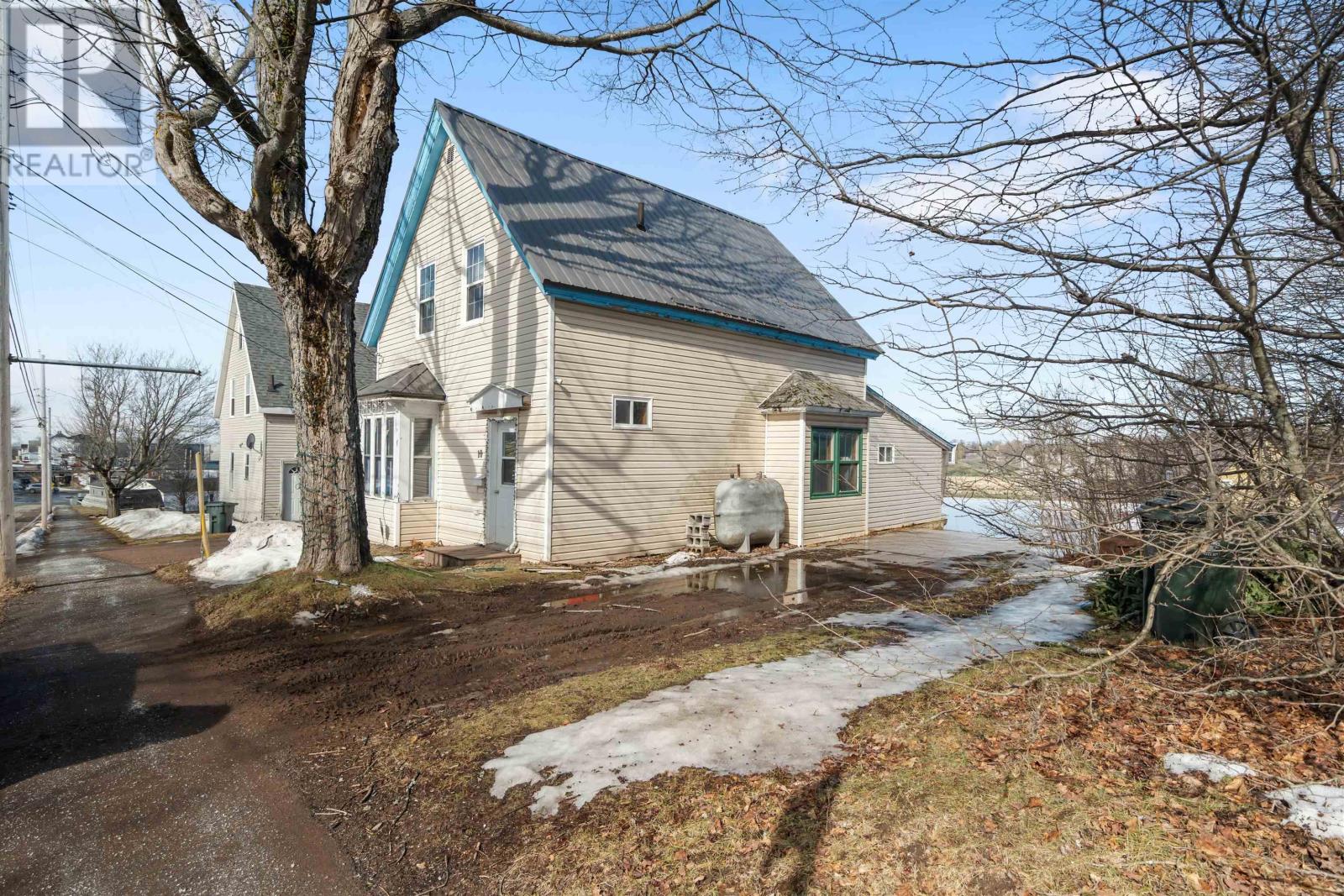 Property 3 of 32 of 10 East Pleasant Street