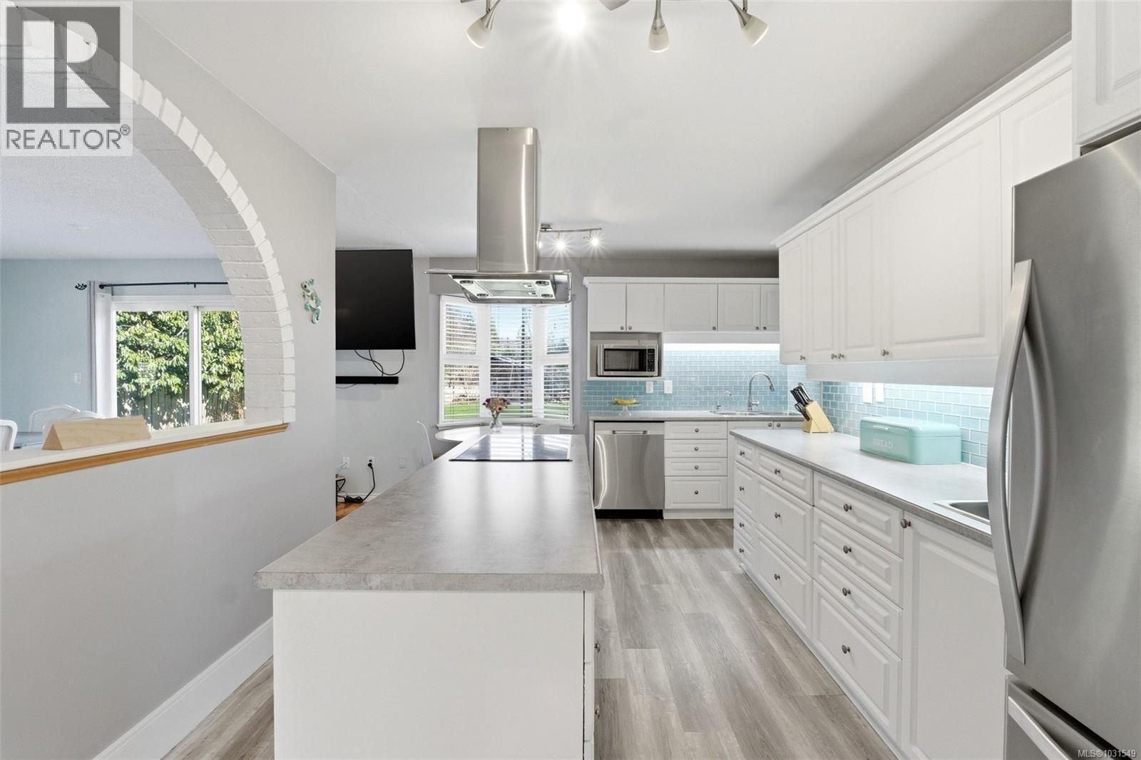  6525 Country Road, Sooke