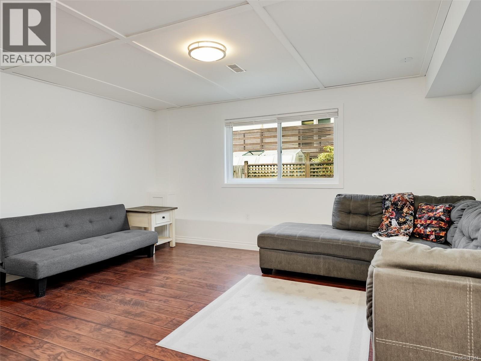 6429 Rodolph Rd, Central Saanich