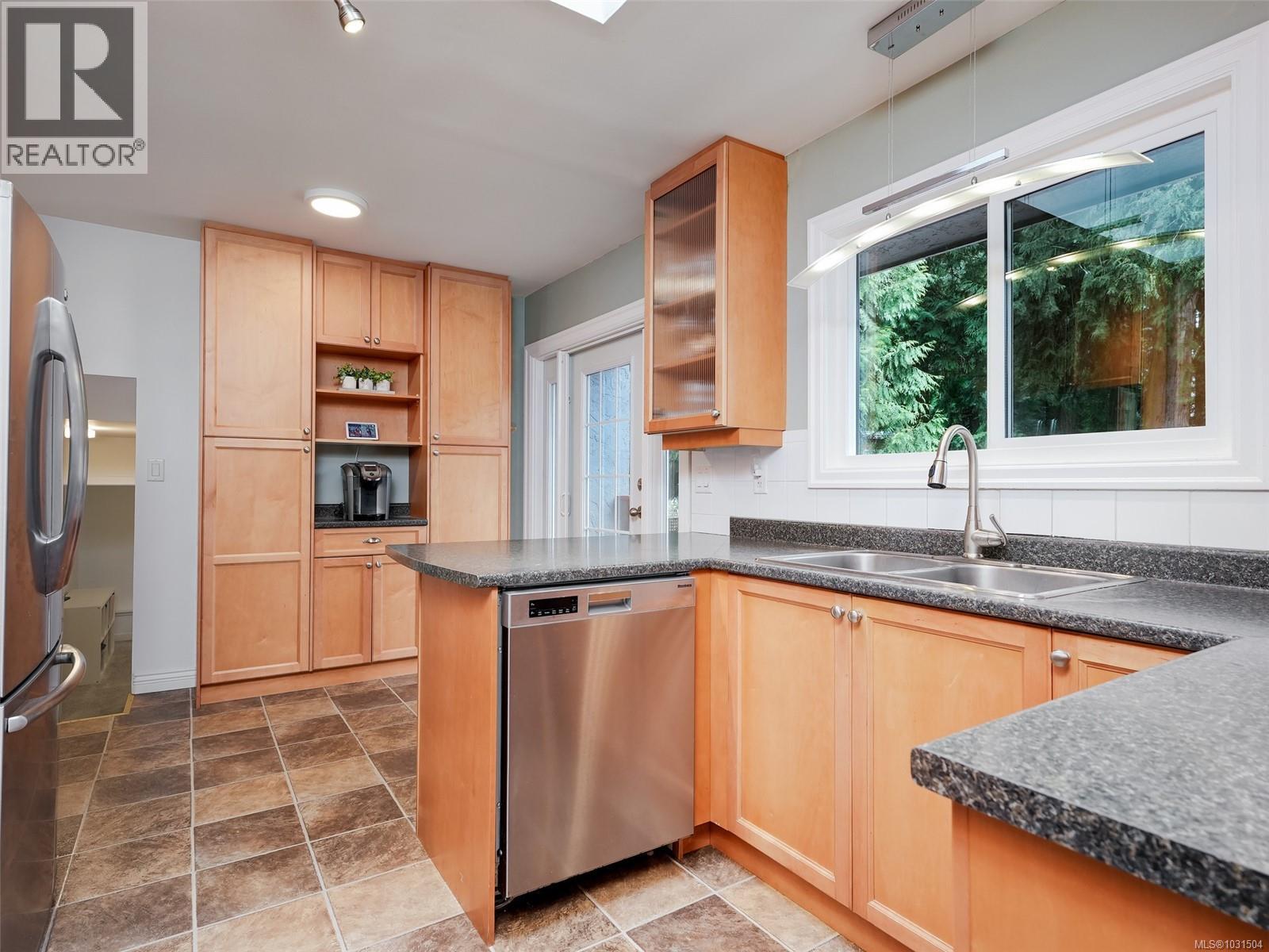 6429 Rodolph Rd, Central Saanich