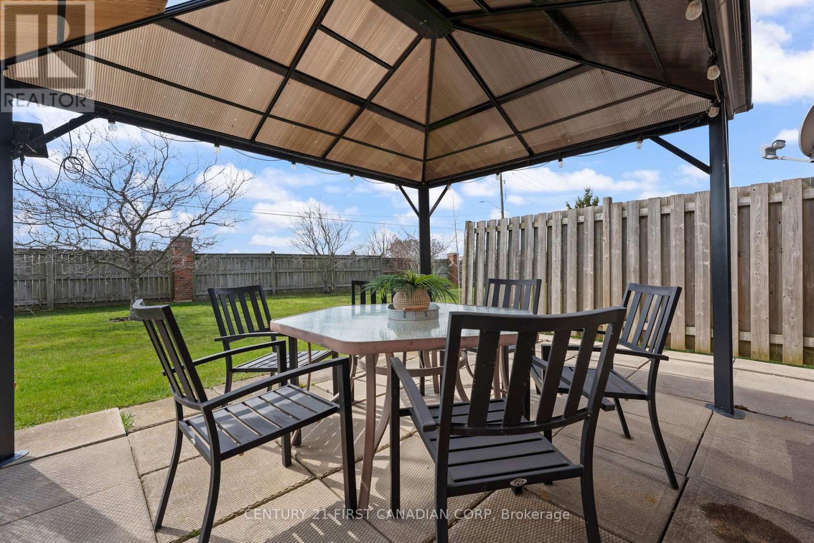 21 - 19 SOMERSET DRIVE Property Photo