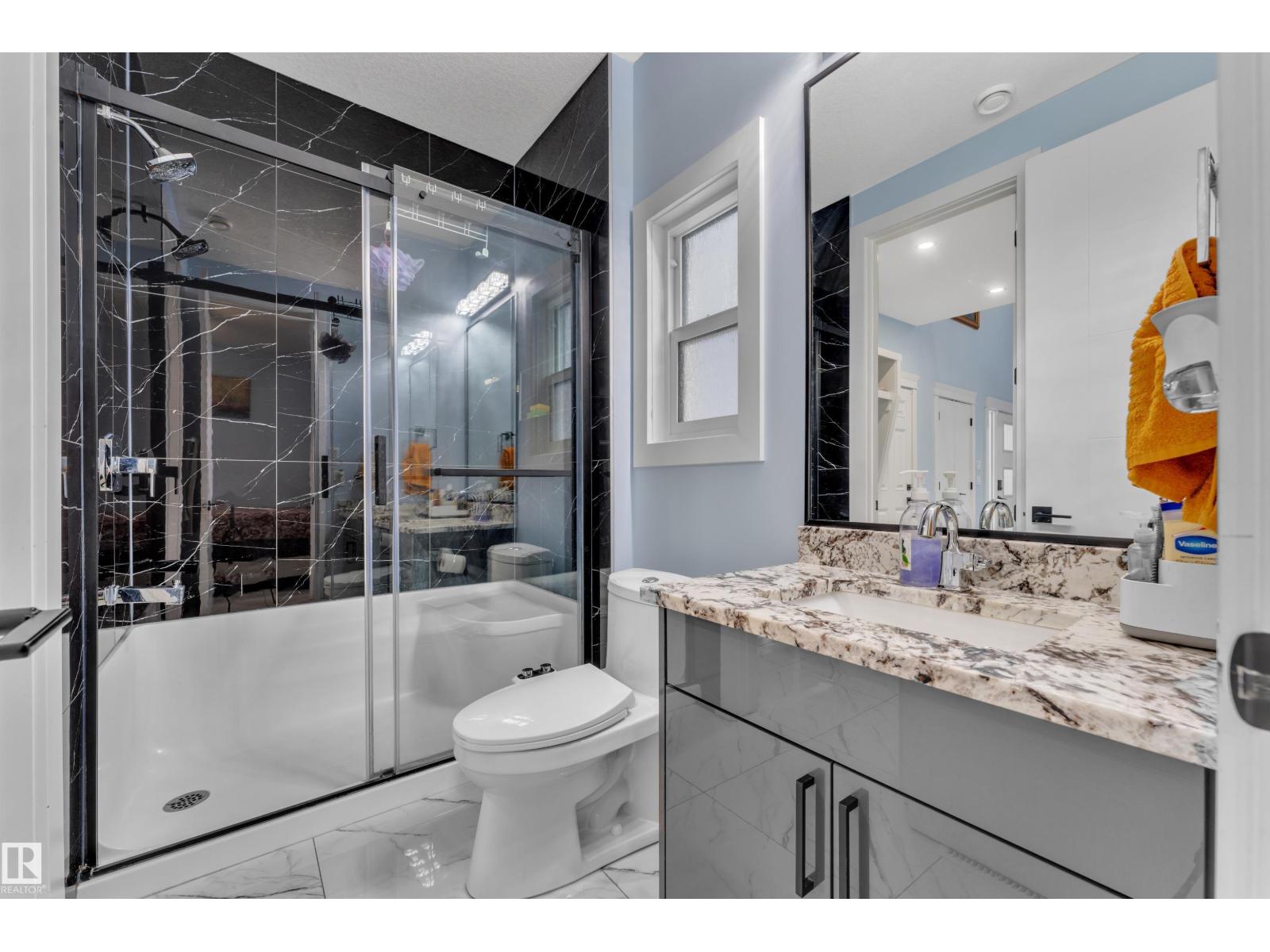 2011 18 AV NW, Edmonton