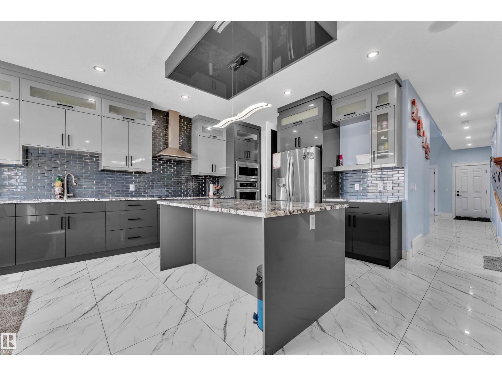 2011 18 AV NW, Edmonton