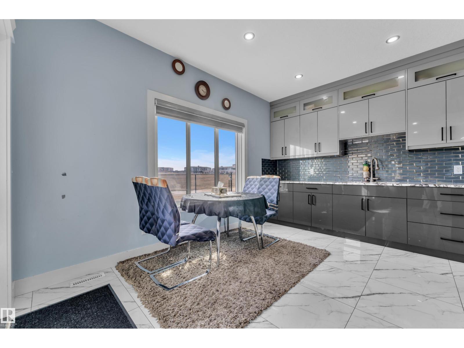 2011 18 AV NW, Edmonton