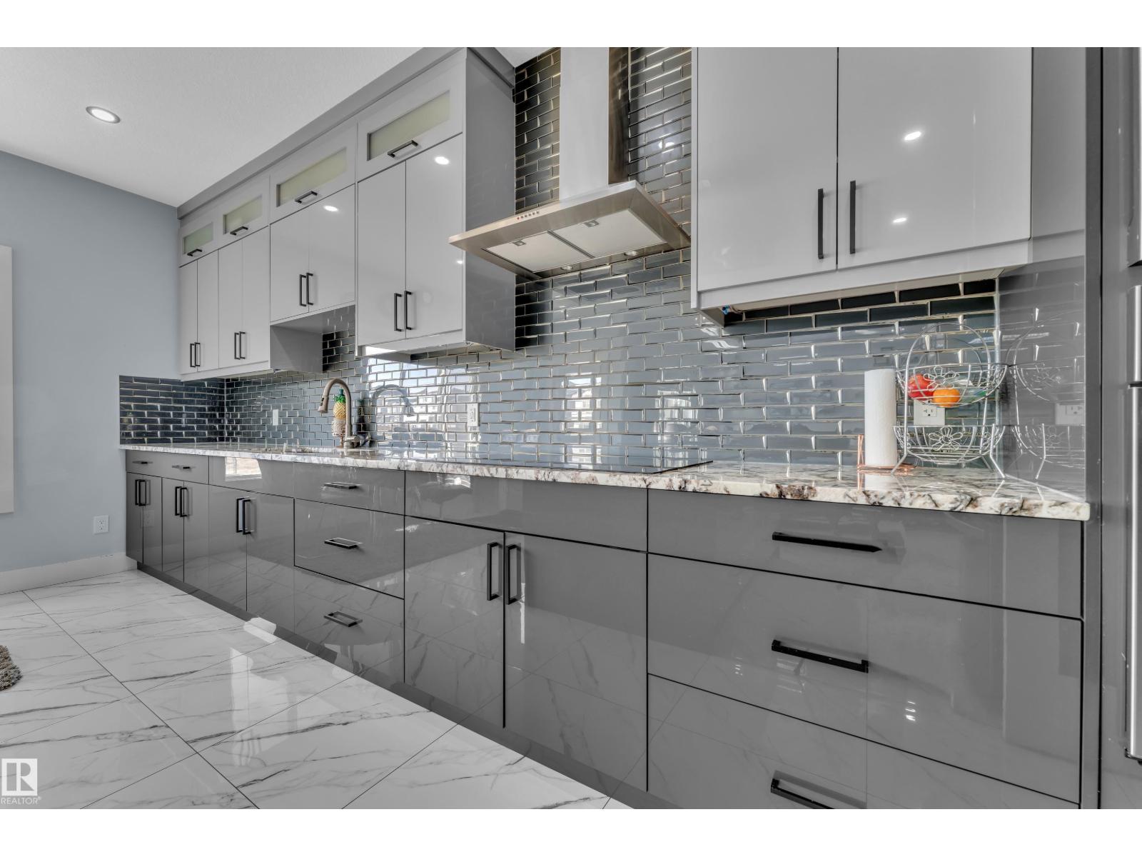 2011 18 AV NW, Edmonton