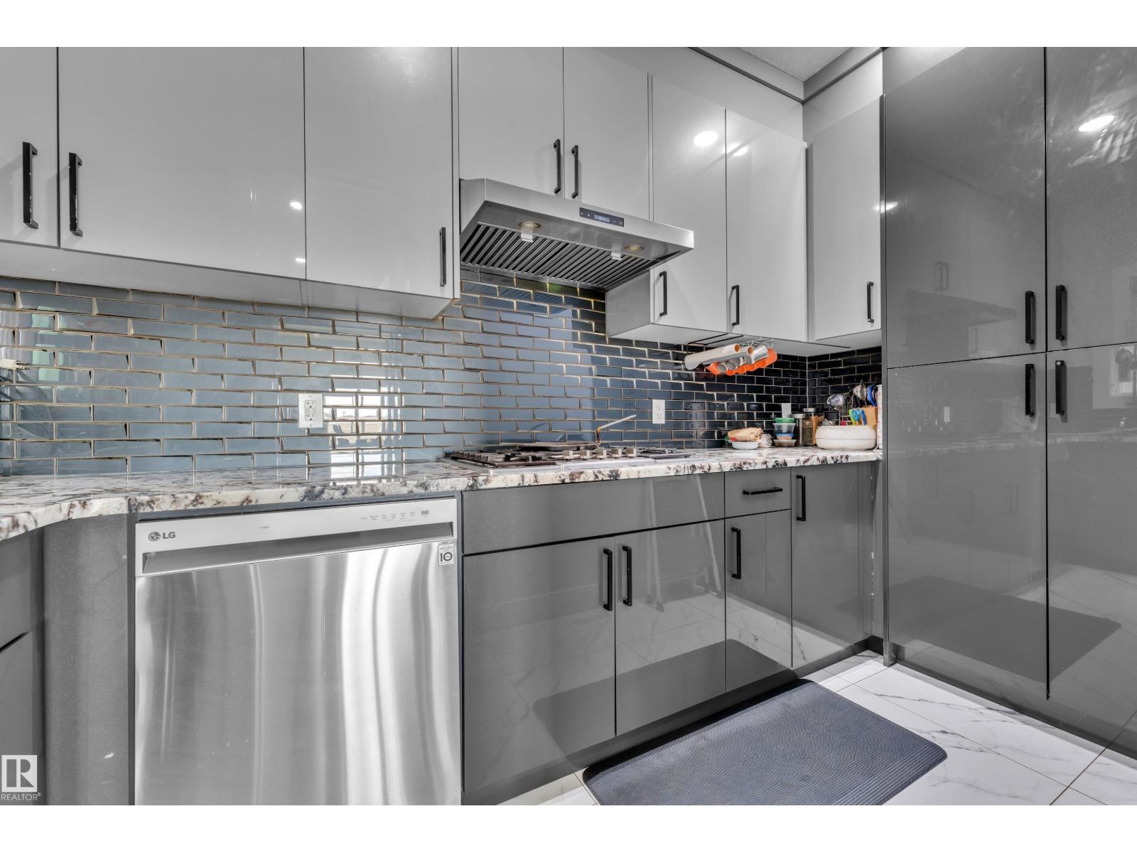 2011 18 AV NW, Edmonton