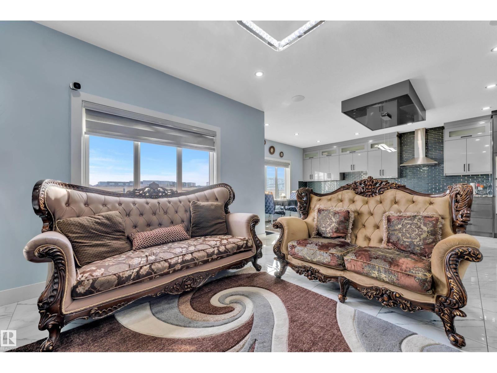 2011 18 AV NW, Edmonton