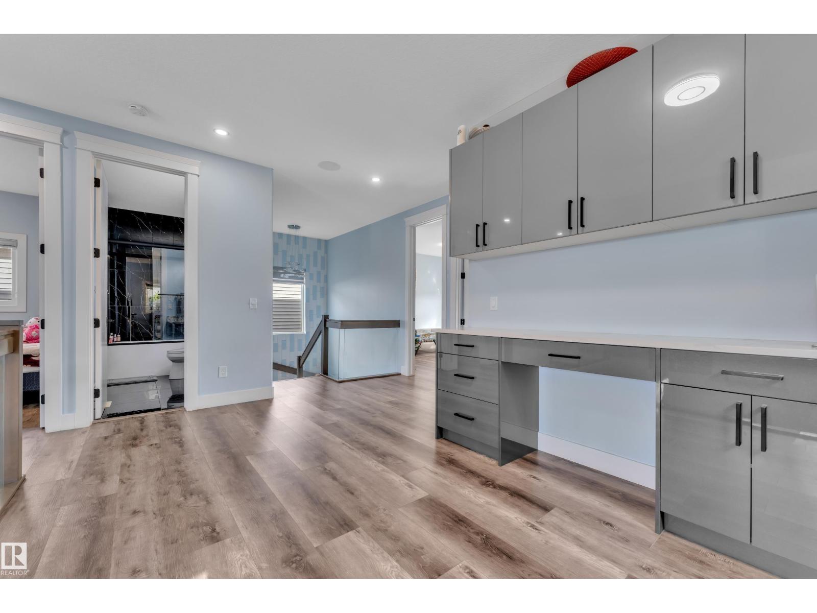 2011 18 AV NW, Edmonton