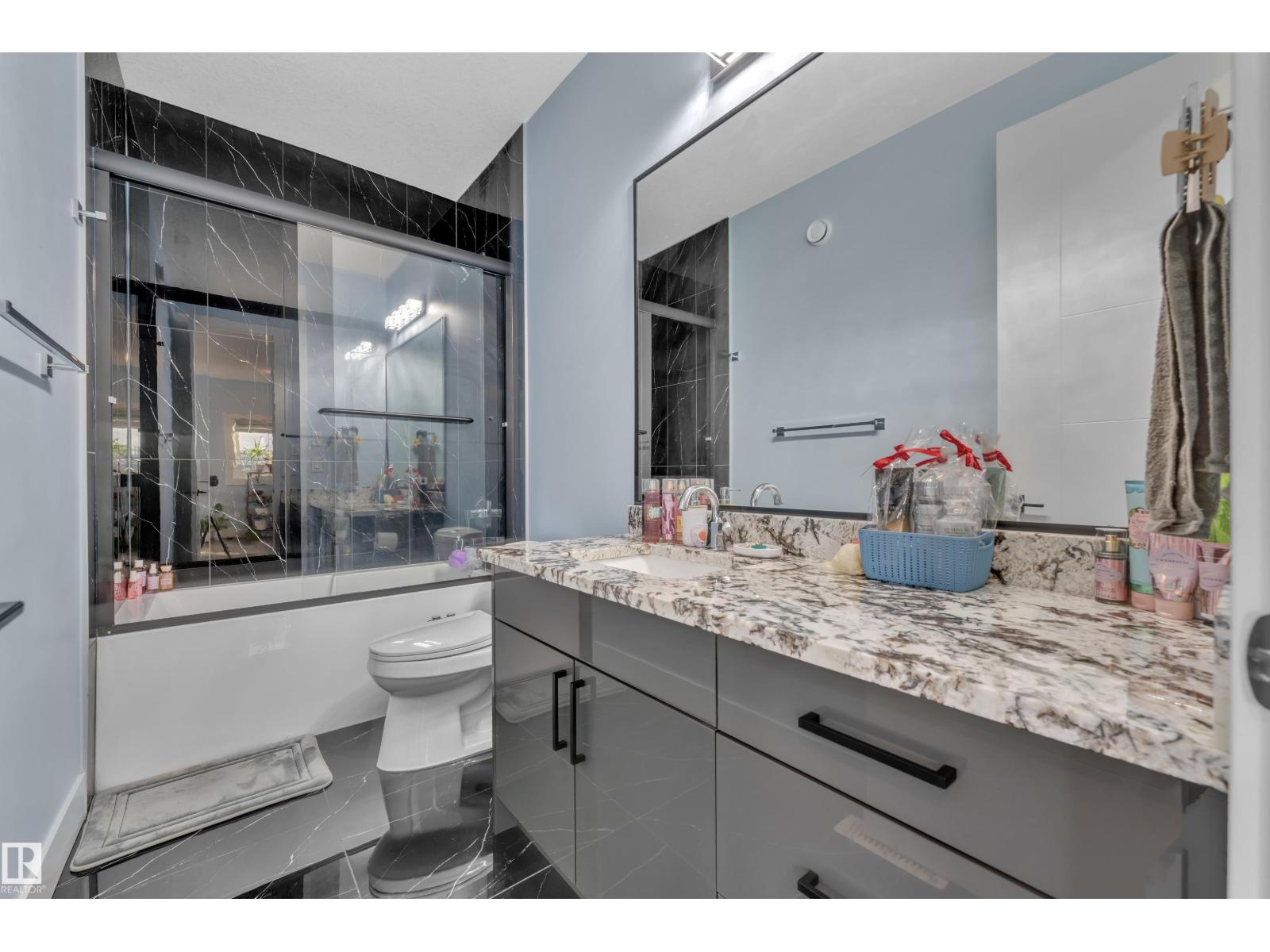 2011 18 AV NW, Edmonton