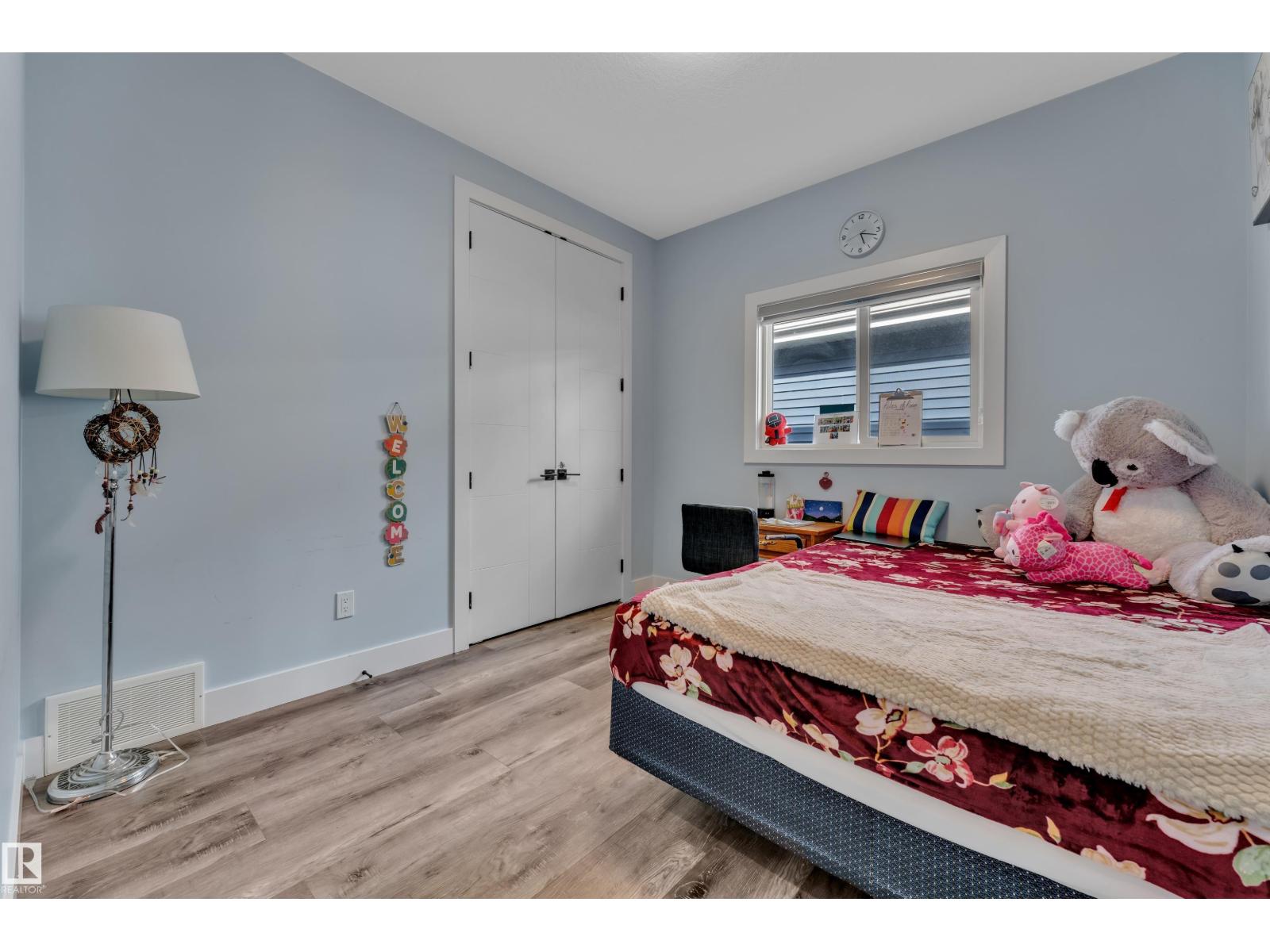 2011 18 AV NW, Edmonton