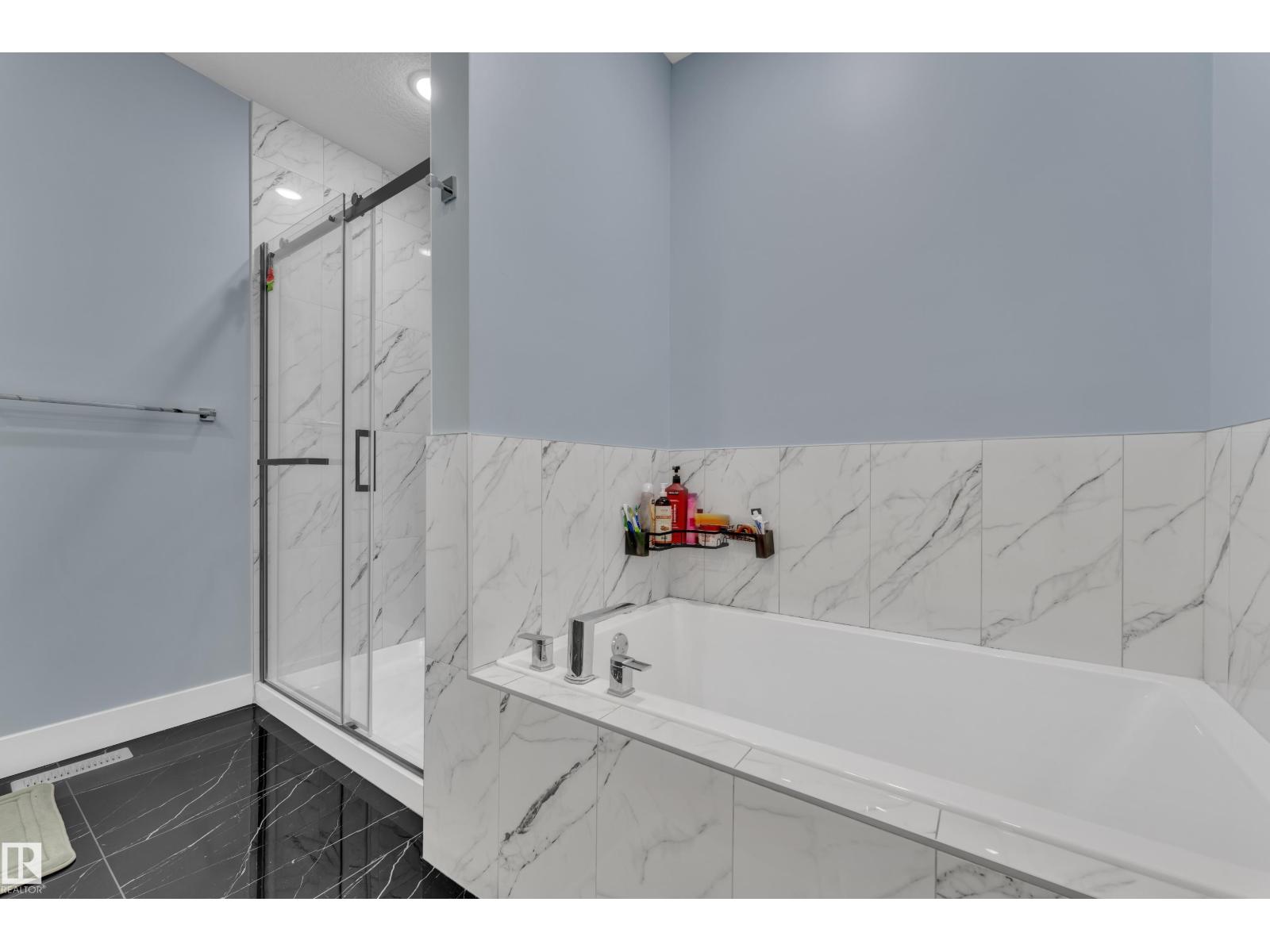 2011 18 AV NW, Edmonton