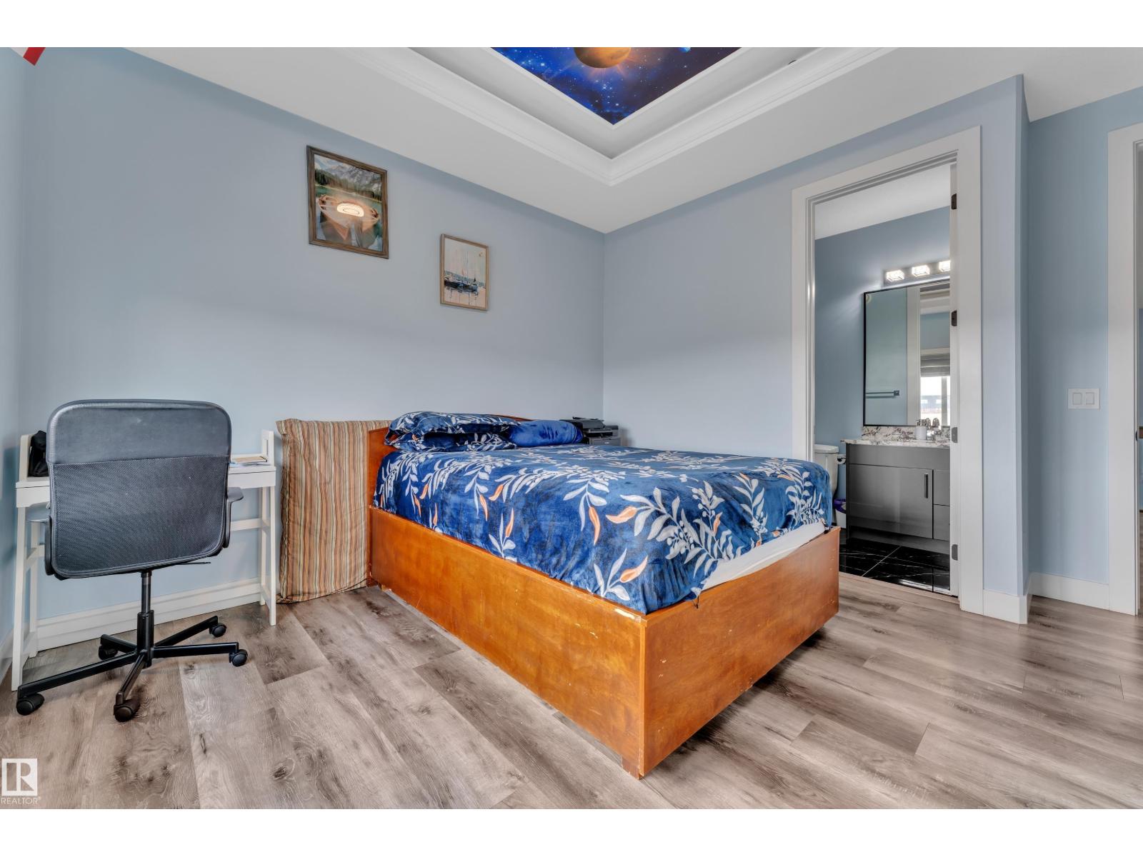 2011 18 AV NW, Edmonton