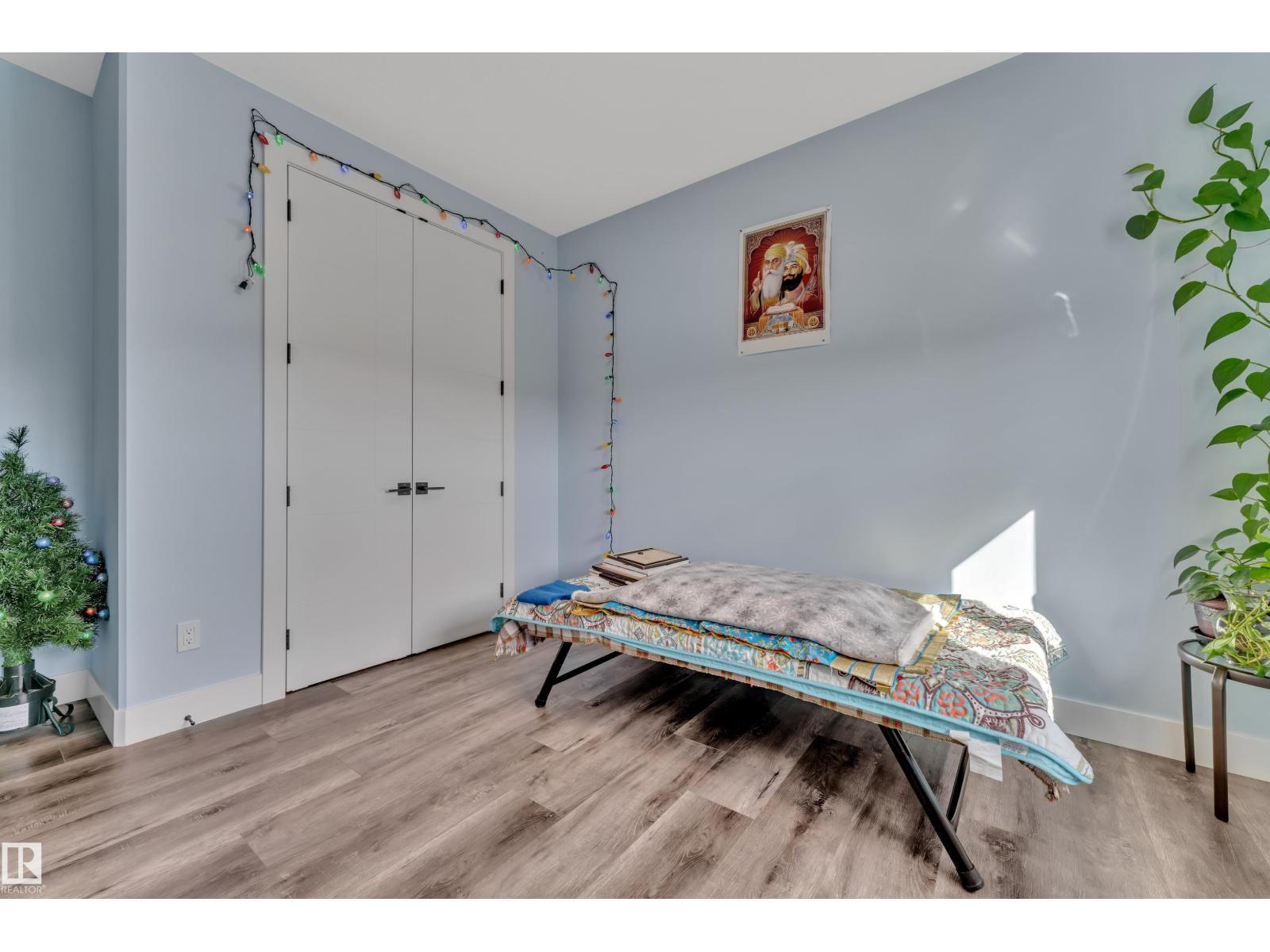 2011 18 AV NW, Edmonton