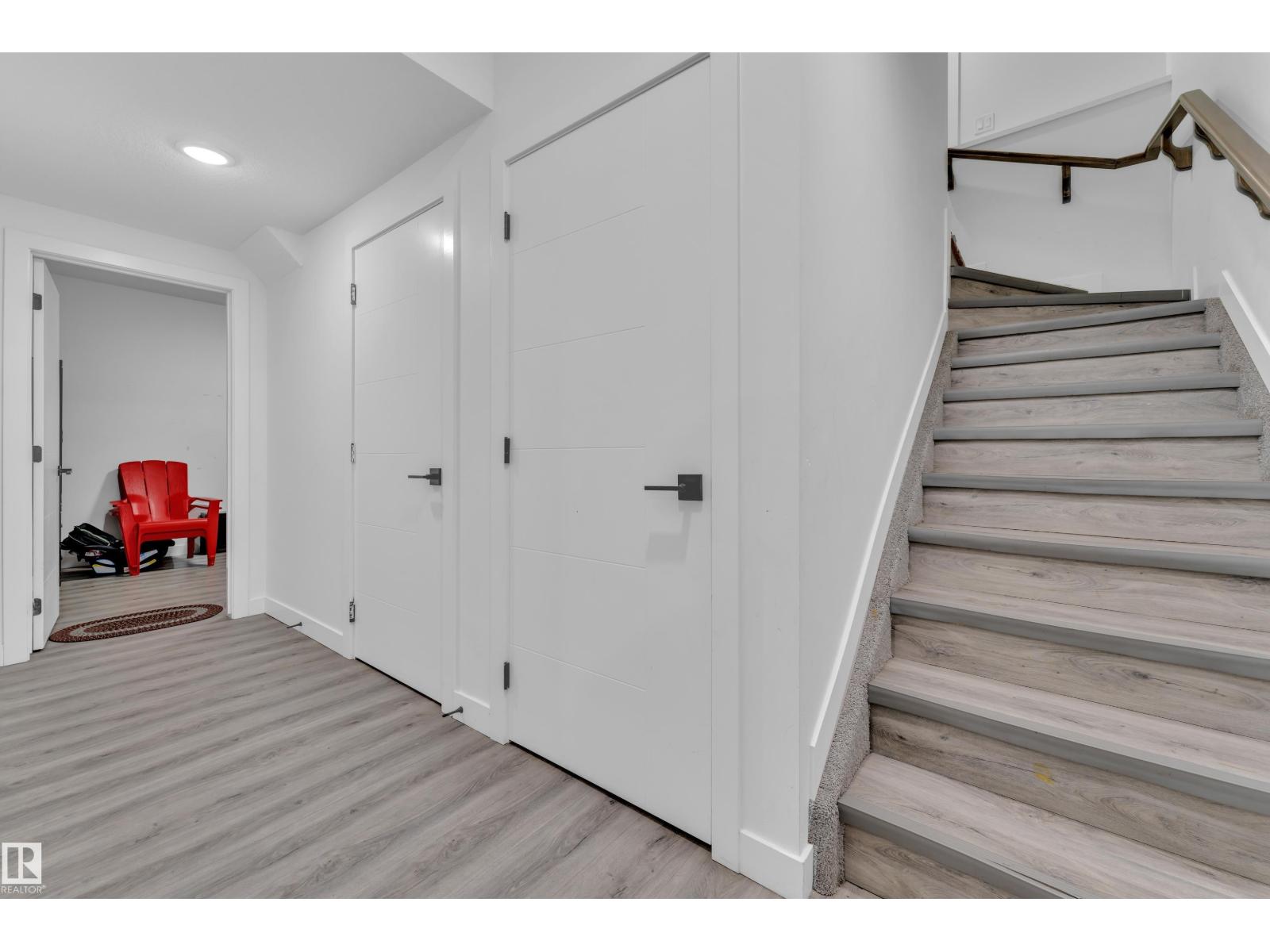 2011 18 AV NW, Edmonton