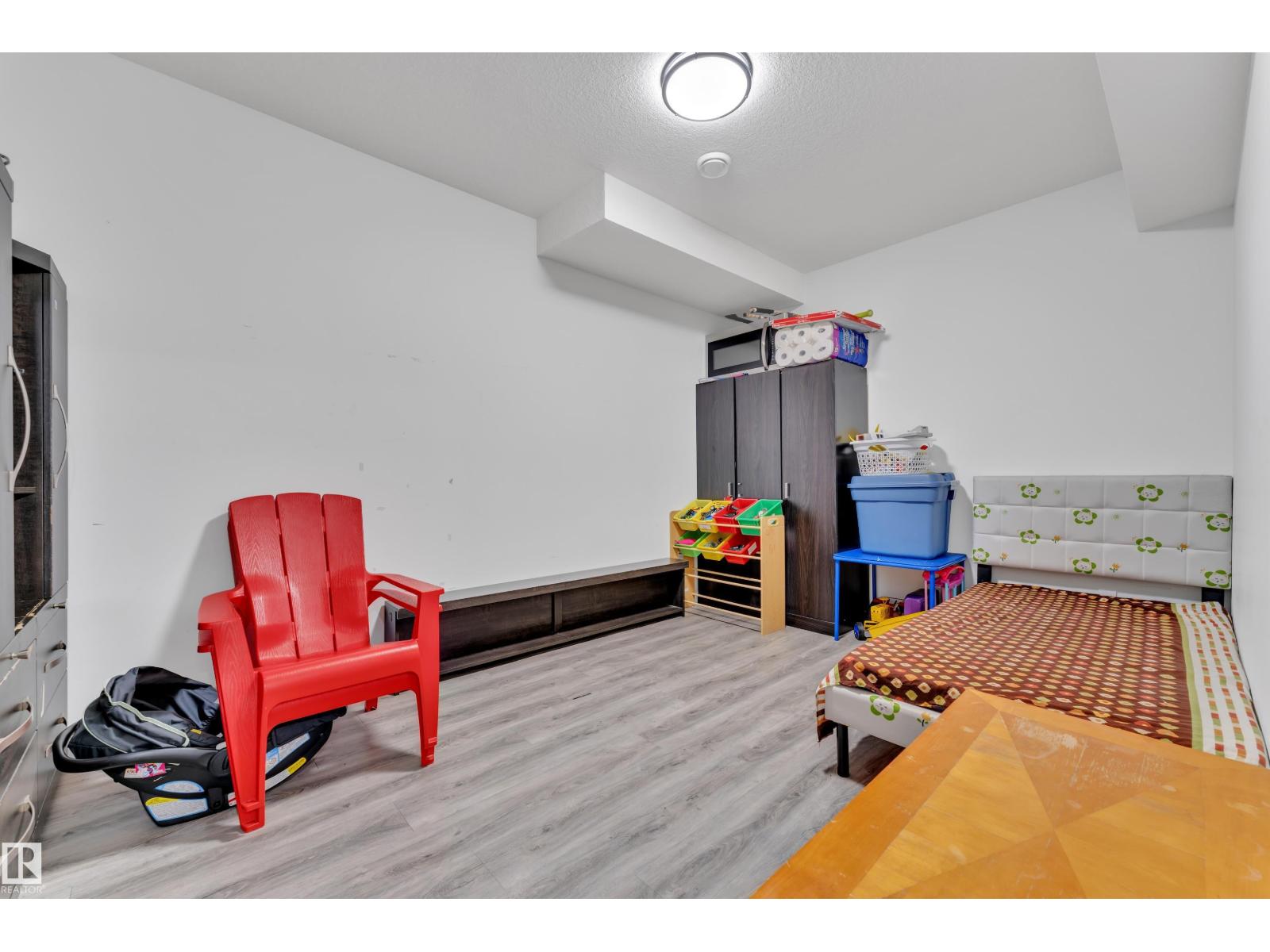 2011 18 AV NW, Edmonton