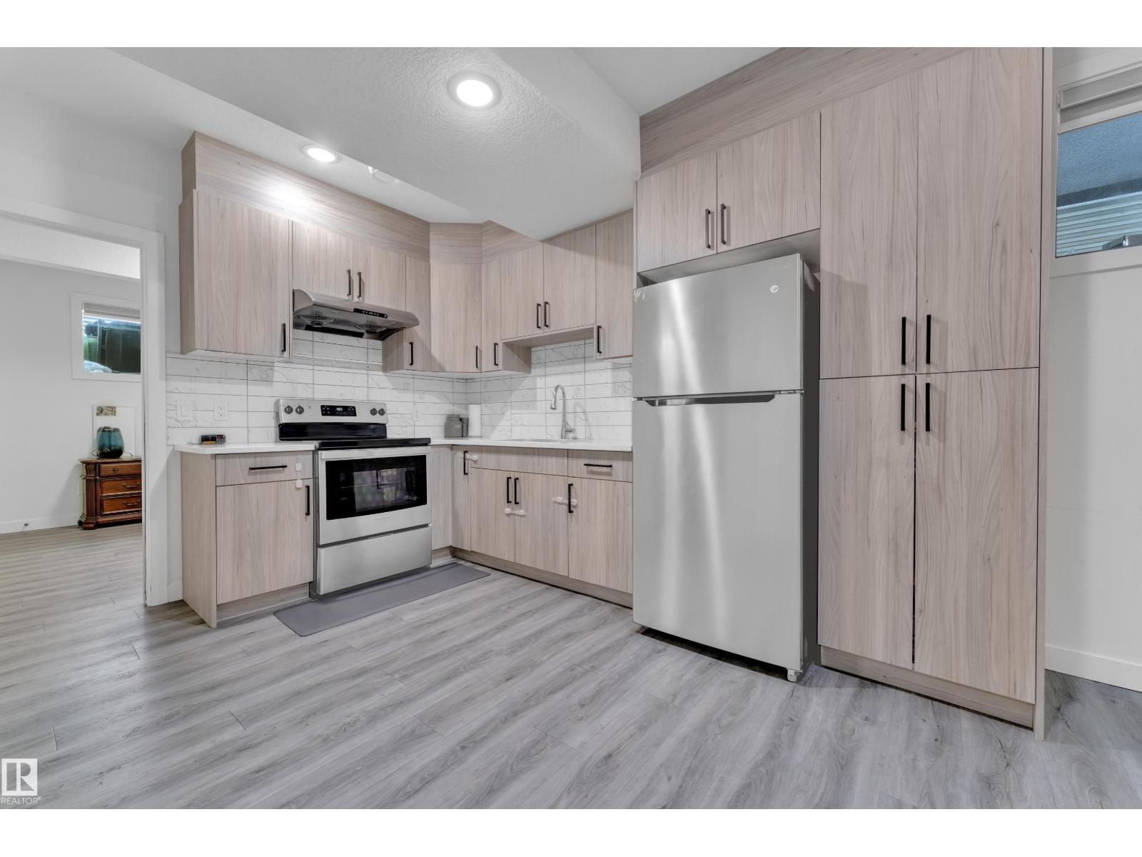 2011 18 AV NW, Edmonton