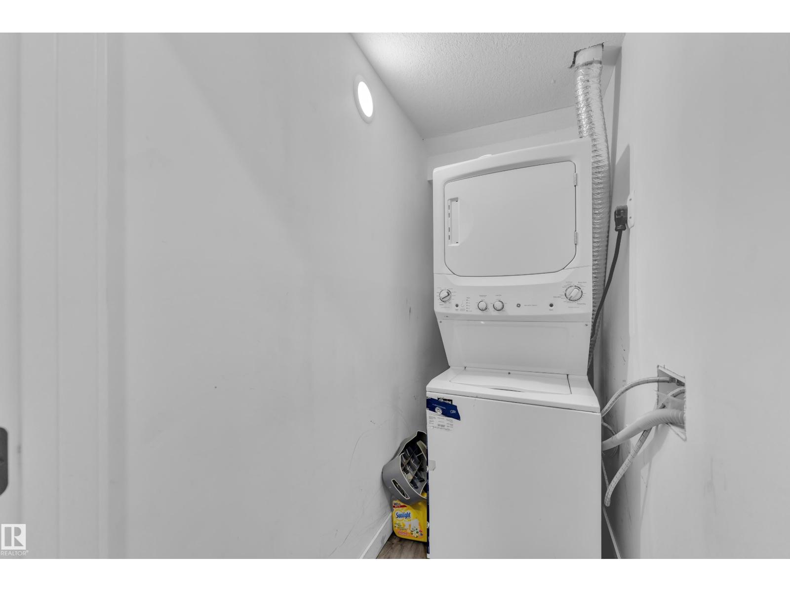 2011 18 AV NW, Edmonton