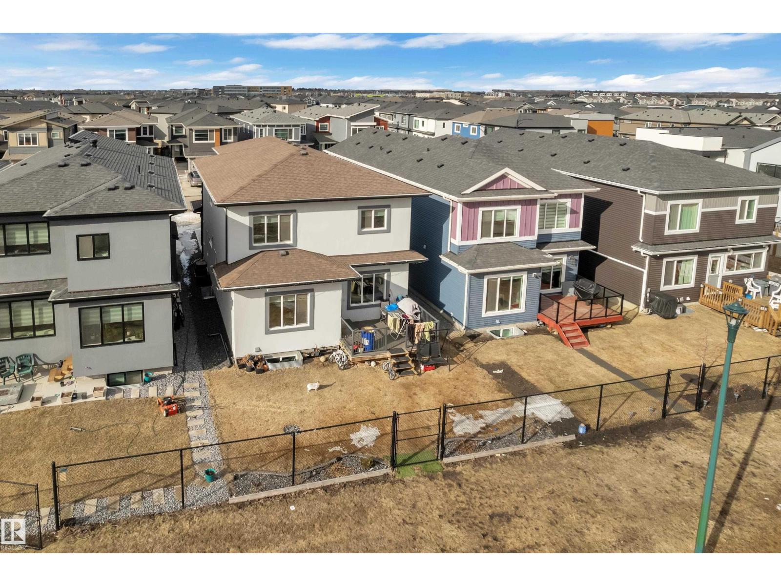 2011 18 AV NW, Edmonton