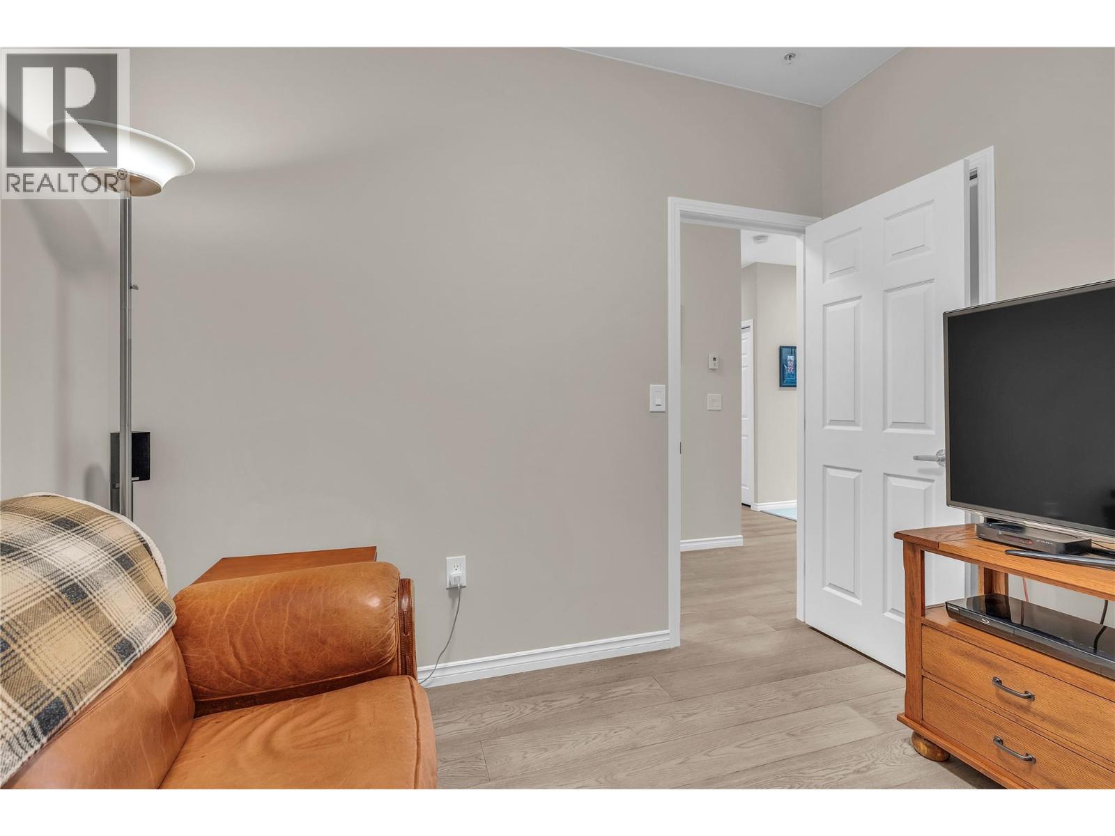 #1105 3346 SKAHA LAKE ROAD - 16