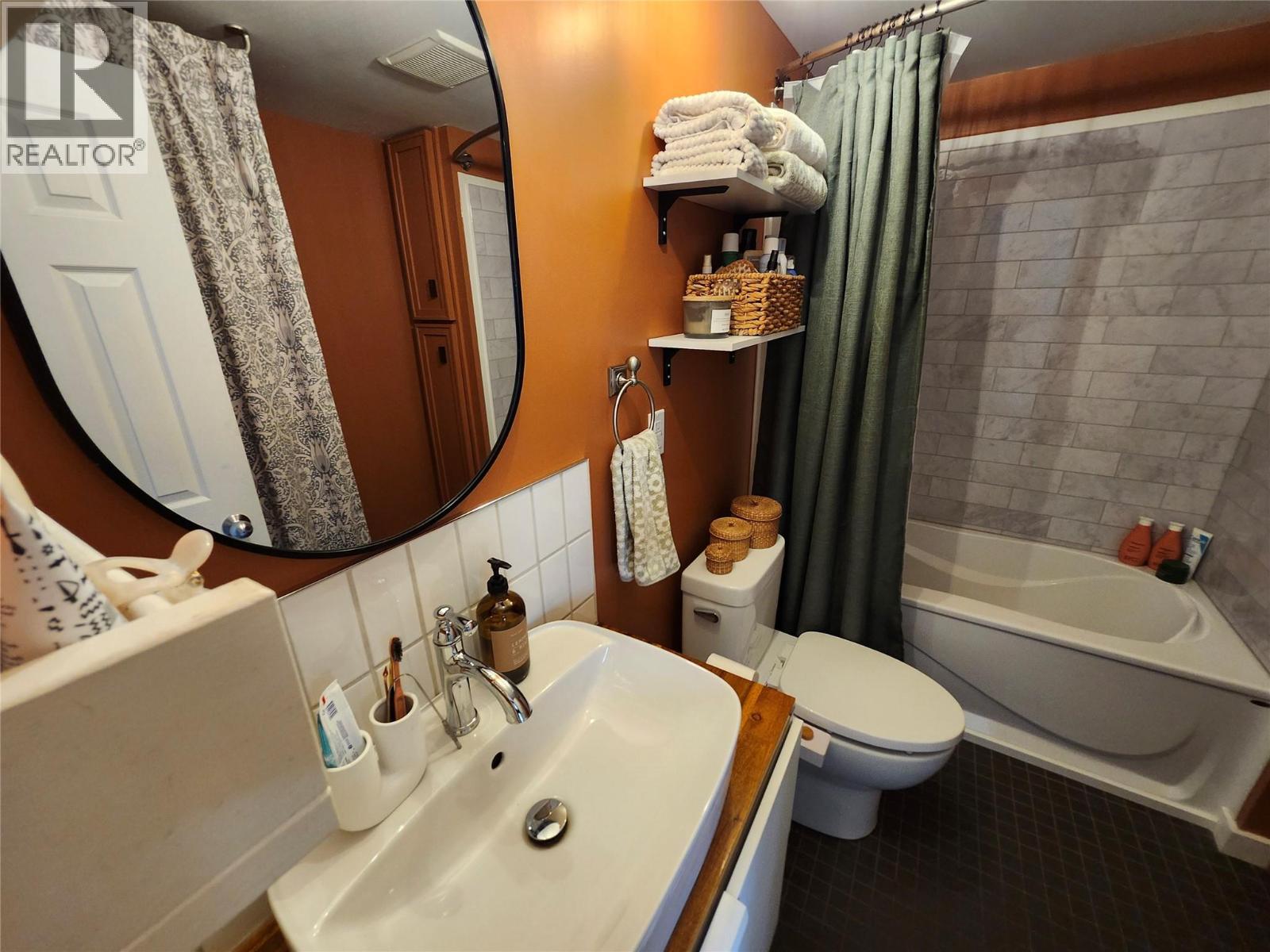 #5 606 EDWARD STREET E - 16