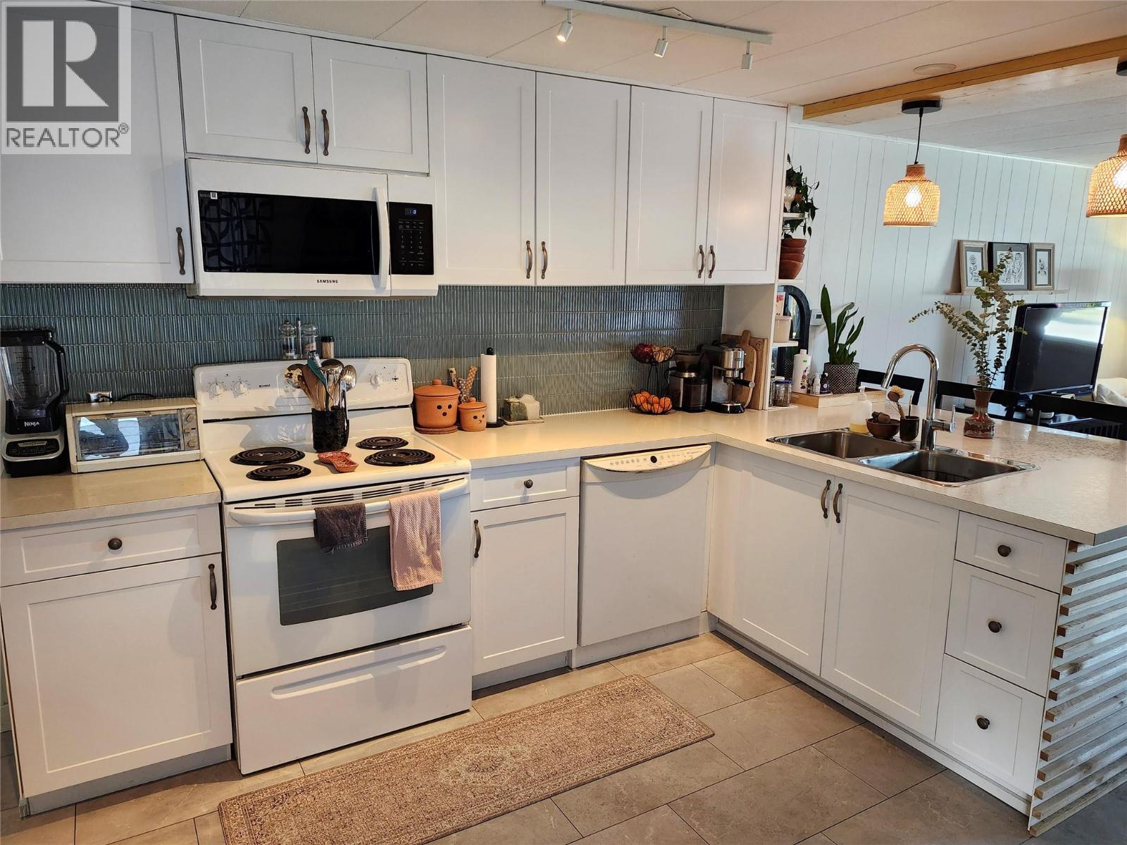 #5 606 EDWARD STREET E - 12