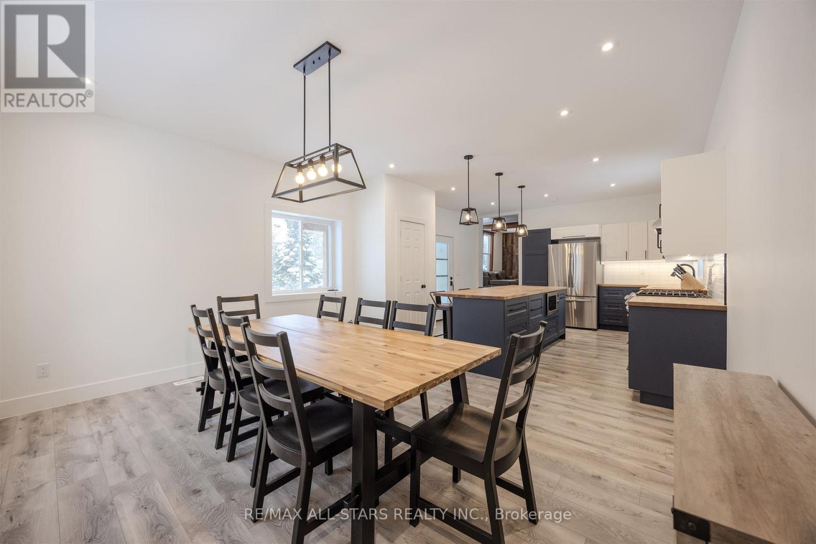 21 ALBERT STREET S - 18