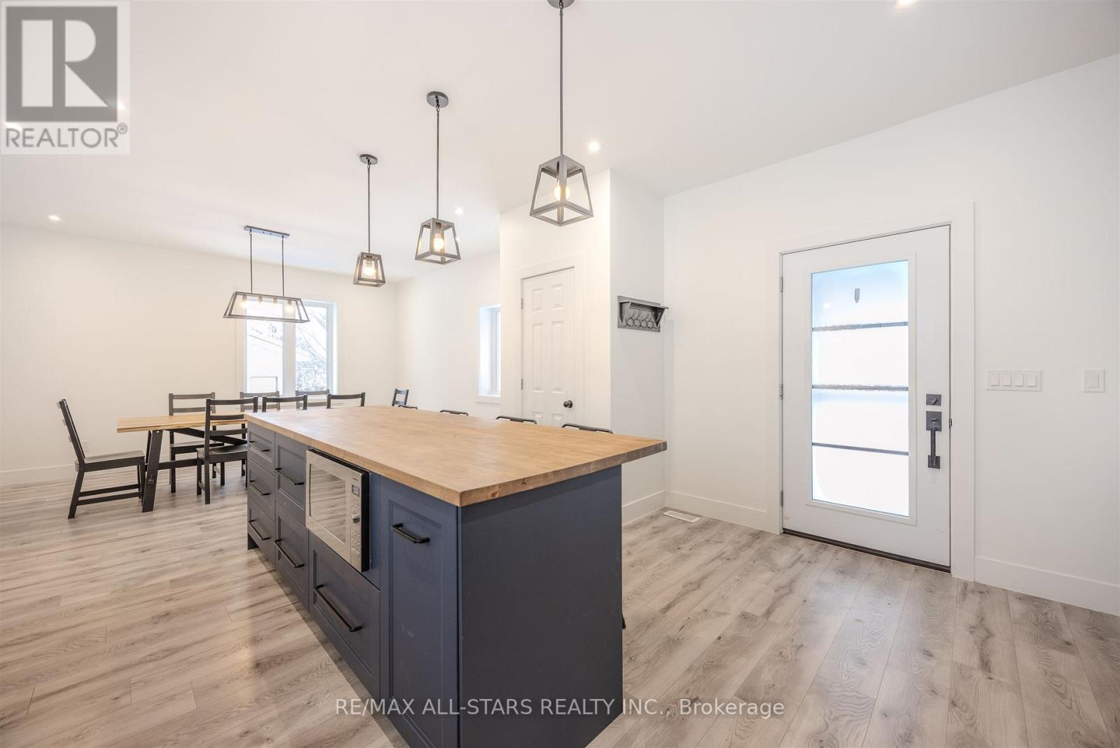 21 ALBERT STREET S - 12
