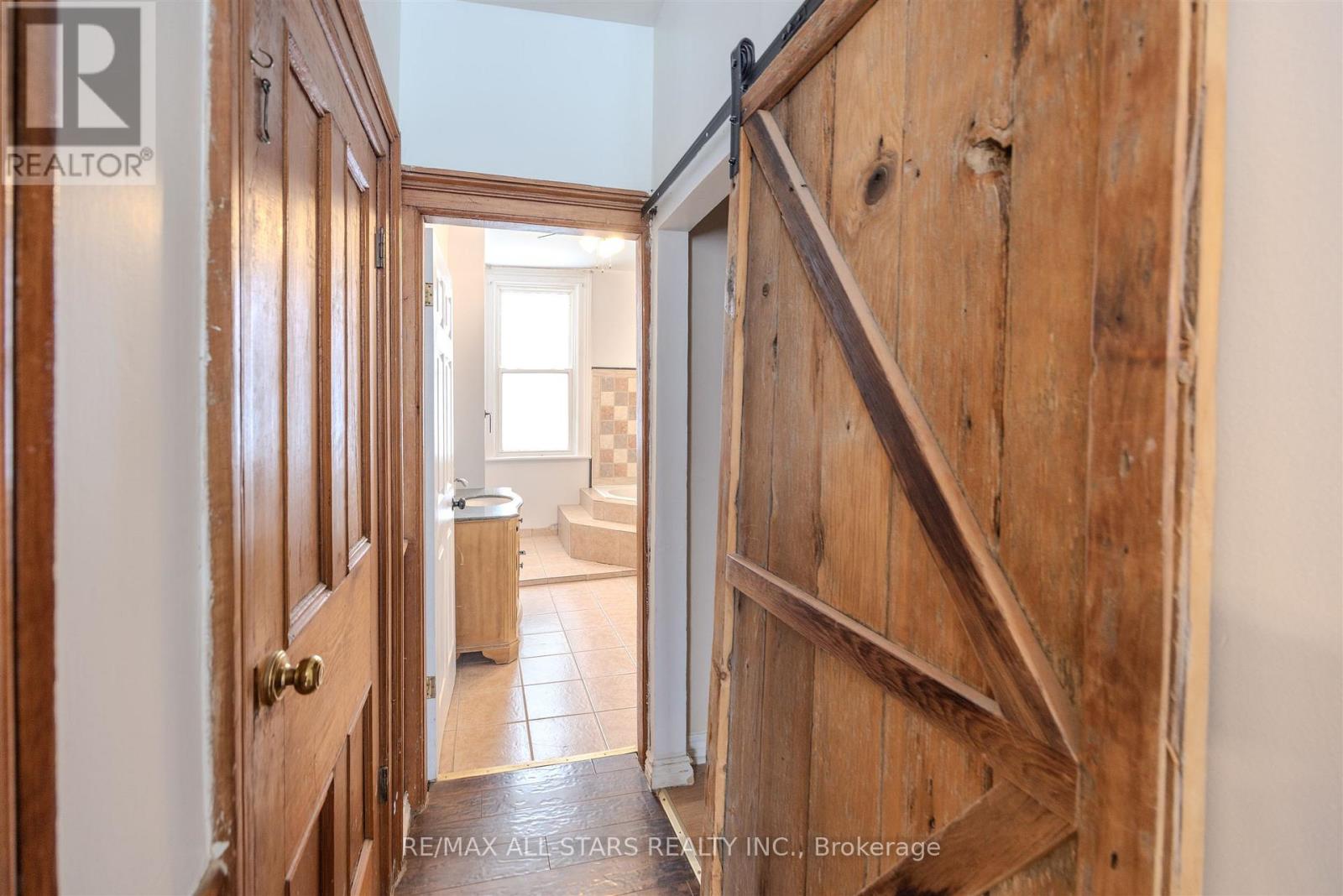 21 ALBERT STREET S - 35