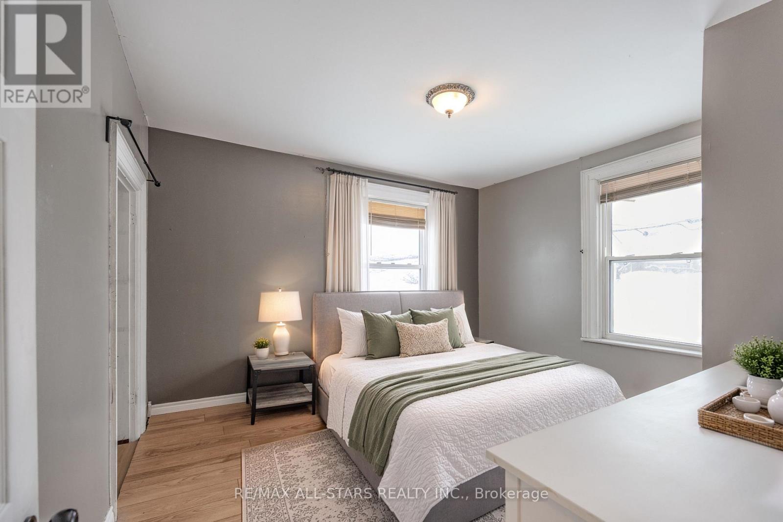 21 ALBERT STREET S - 22