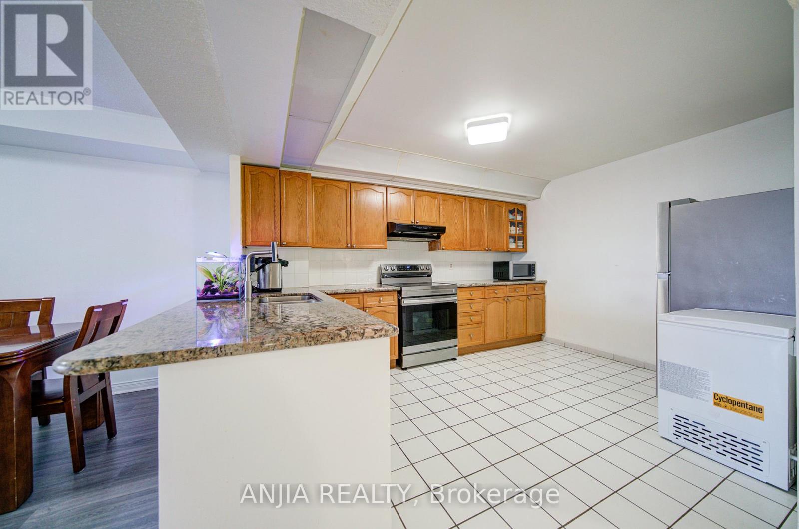 #1208 4727 SHEPPARD AVENUE E - 10