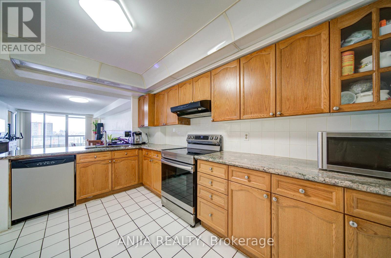 #1208 4727 SHEPPARD AVENUE E - 11