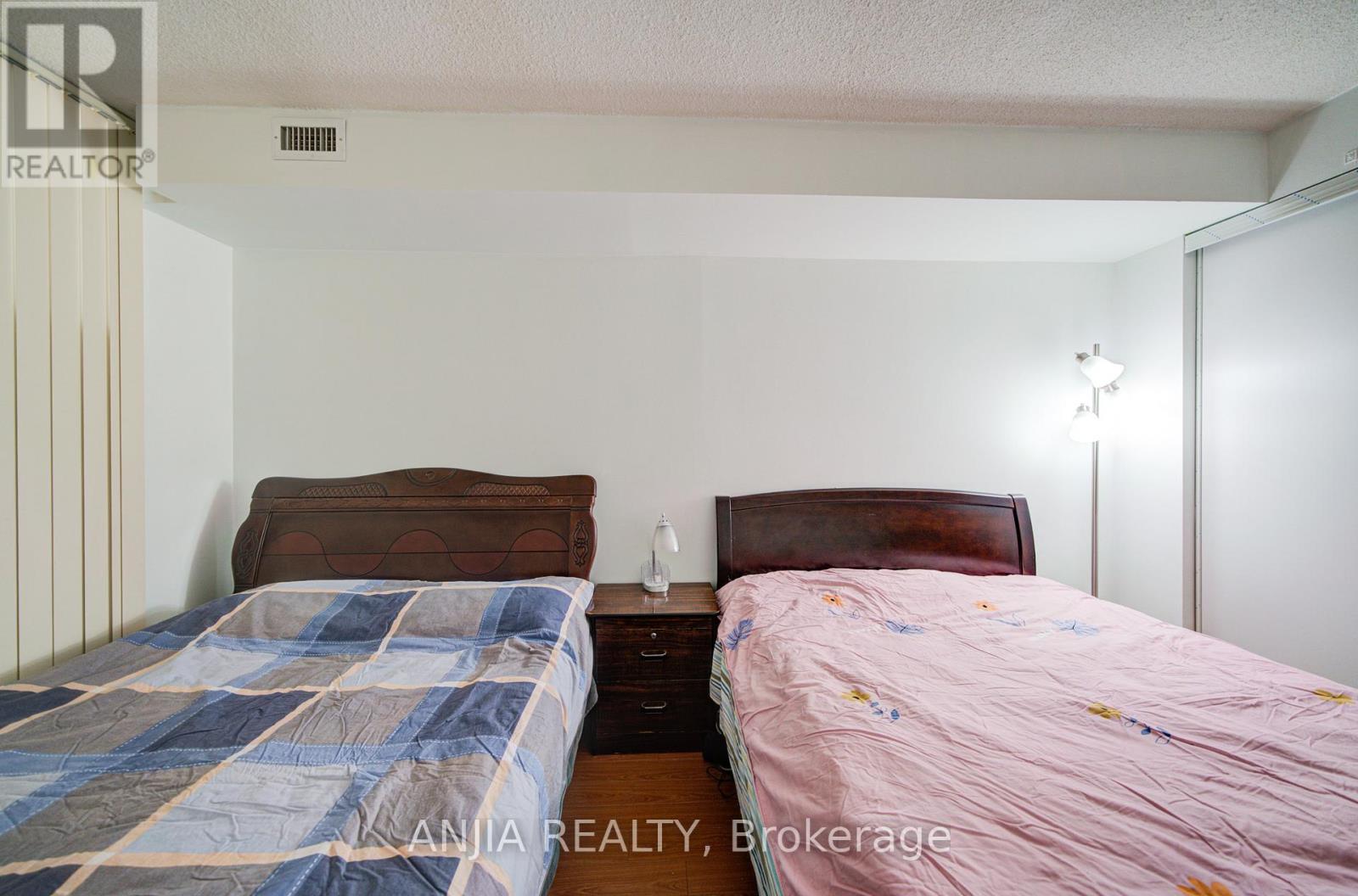#1208 4727 SHEPPARD AVENUE E - 20