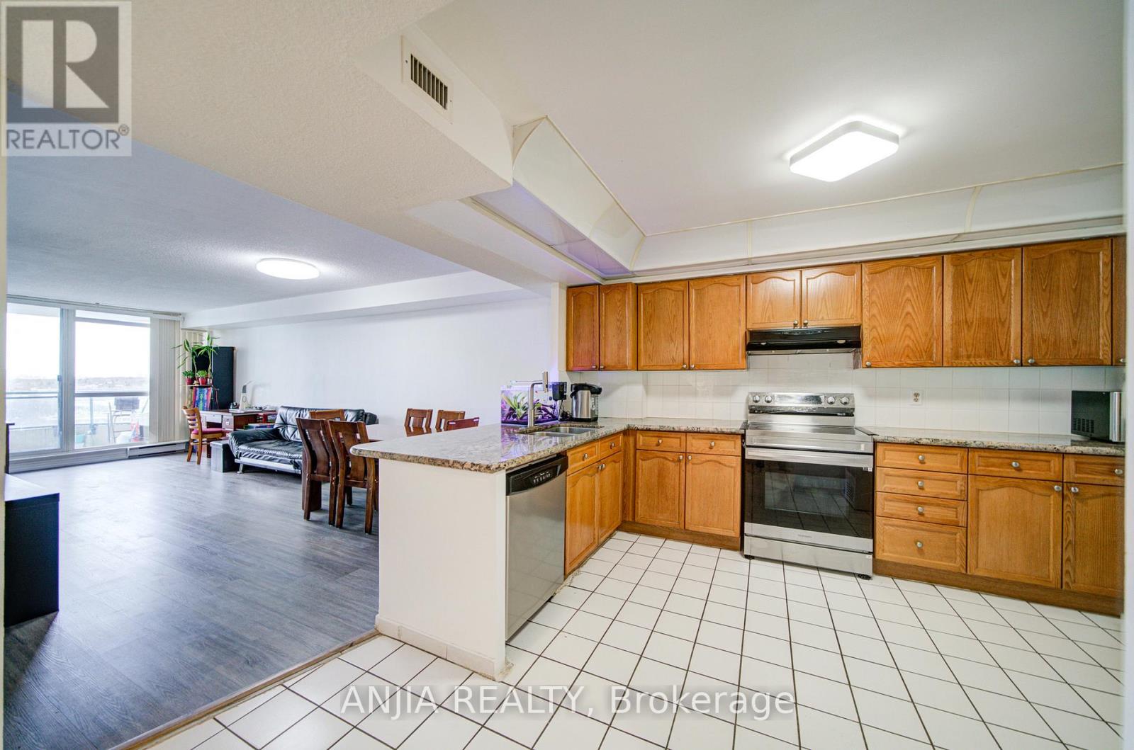 #1208 4727 SHEPPARD AVENUE E - 8