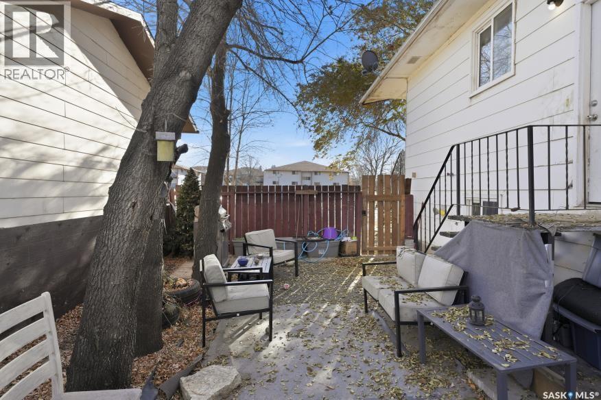 #138 140 CLANCY DRIVE - 26