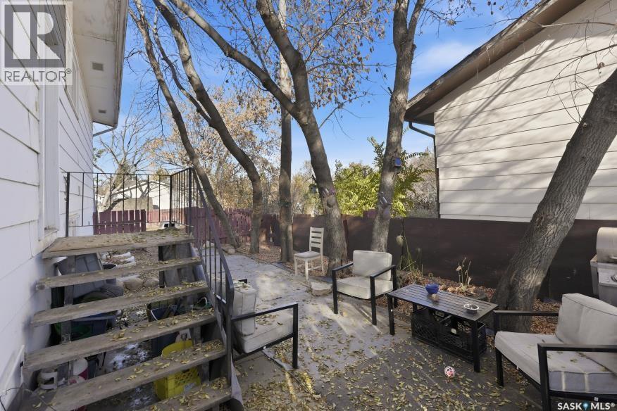 #138 140 CLANCY DRIVE - 27