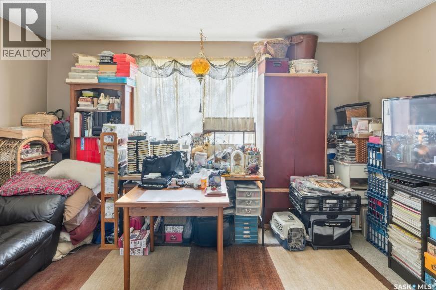 #138 140 CLANCY DRIVE - 33