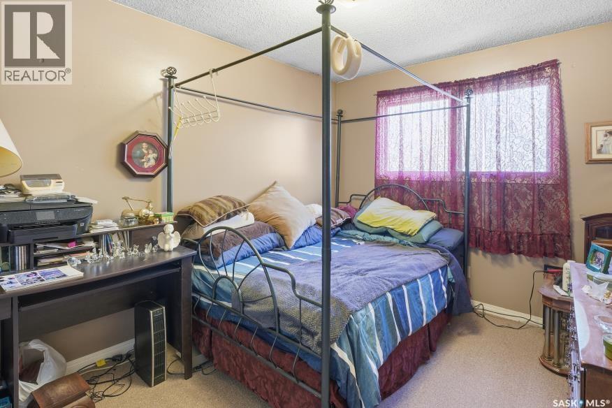 #138 140 CLANCY DRIVE - 34