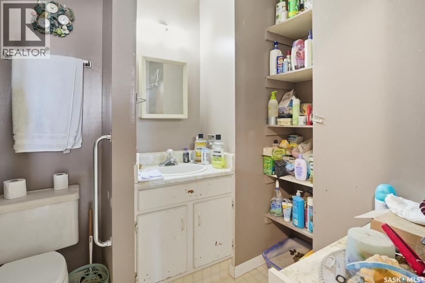 #138 140 CLANCY DRIVE - 35