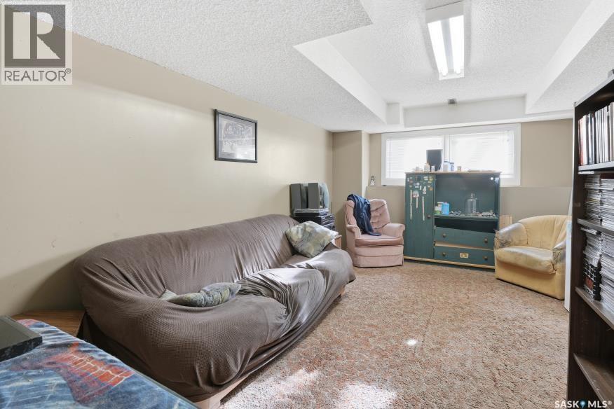 #138 140 CLANCY DRIVE - 36