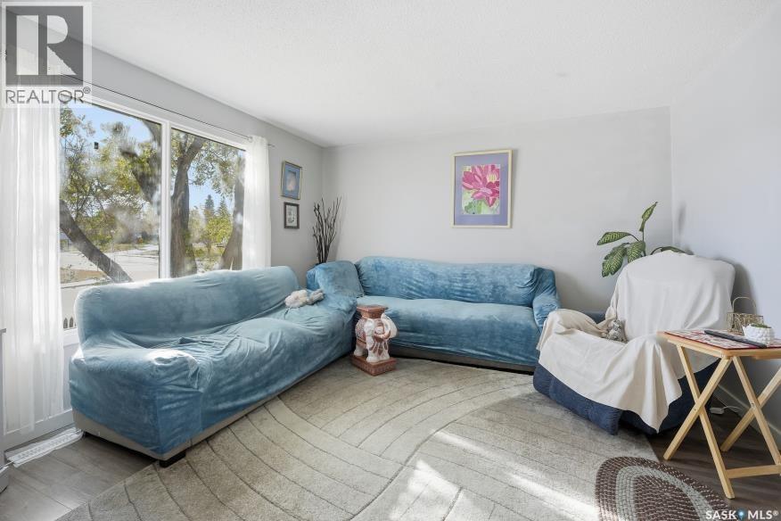 #138 140 CLANCY DRIVE - 4