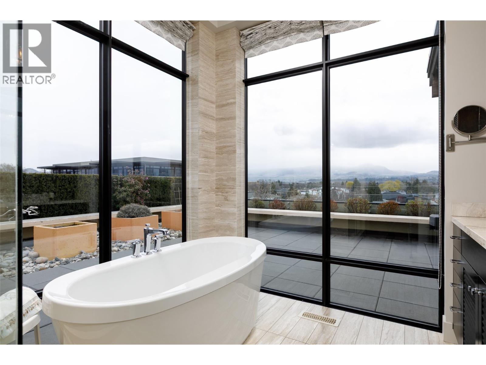 501 550 West Avenue, Kelowna