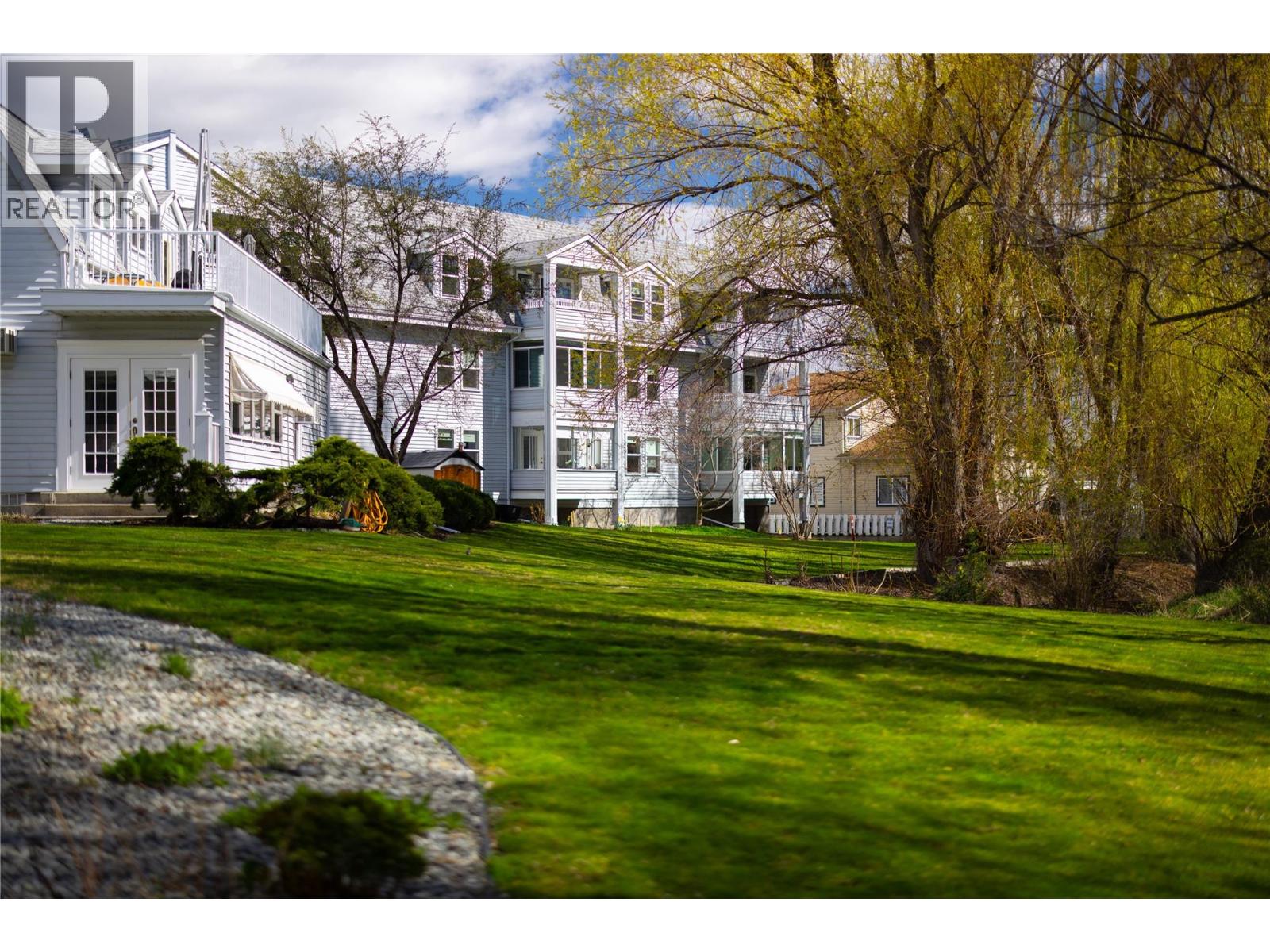 #305 575 Sutherland Avenue - 26