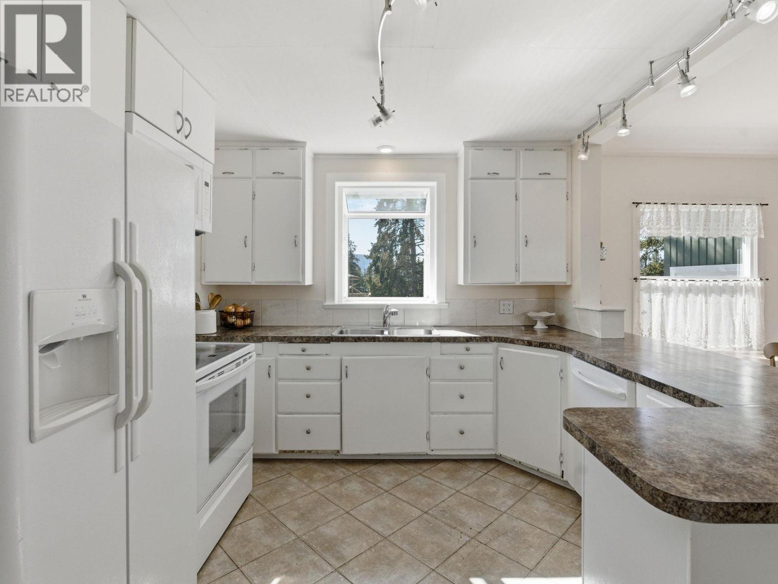 3090 Smith Creek Road, West Kelowna