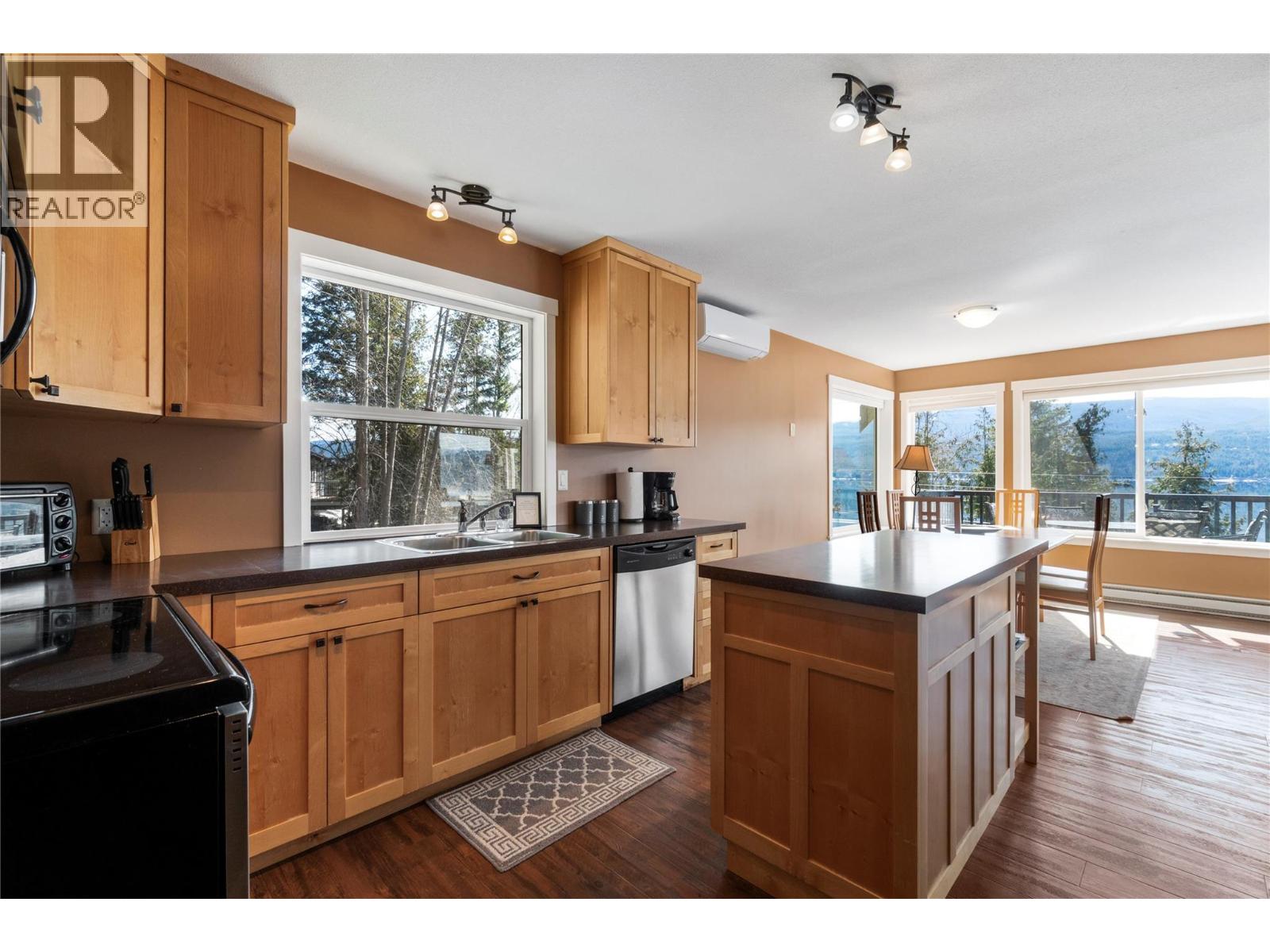 7577 Squilax Anglemont Road, Anglemont