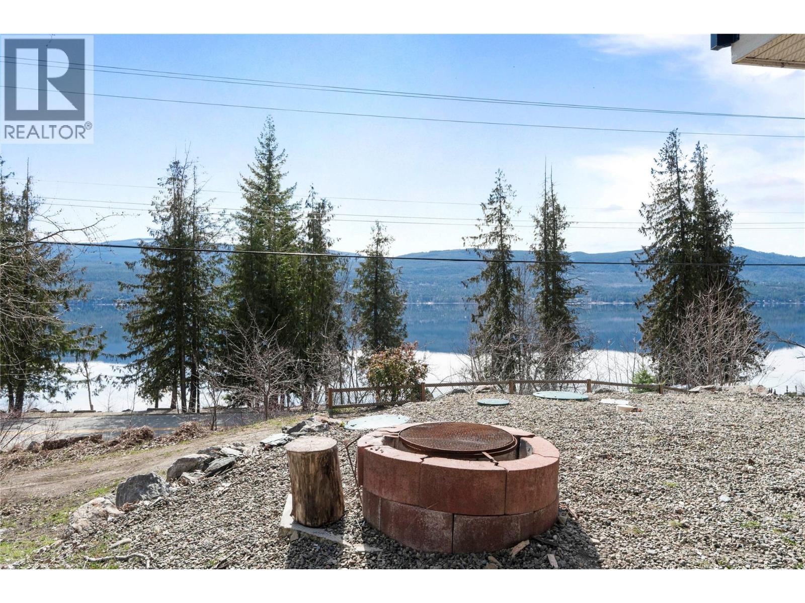 7577 Squilax Anglemont Road, Anglemont